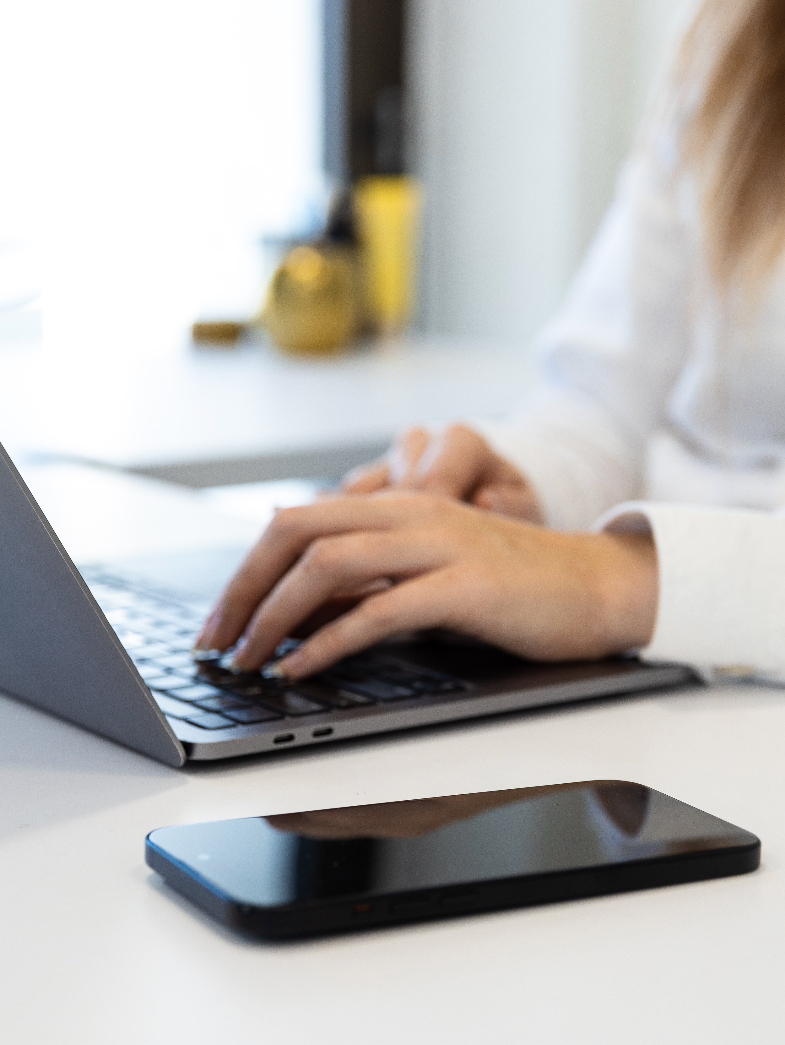 Team working on computer - CURATED. Studio