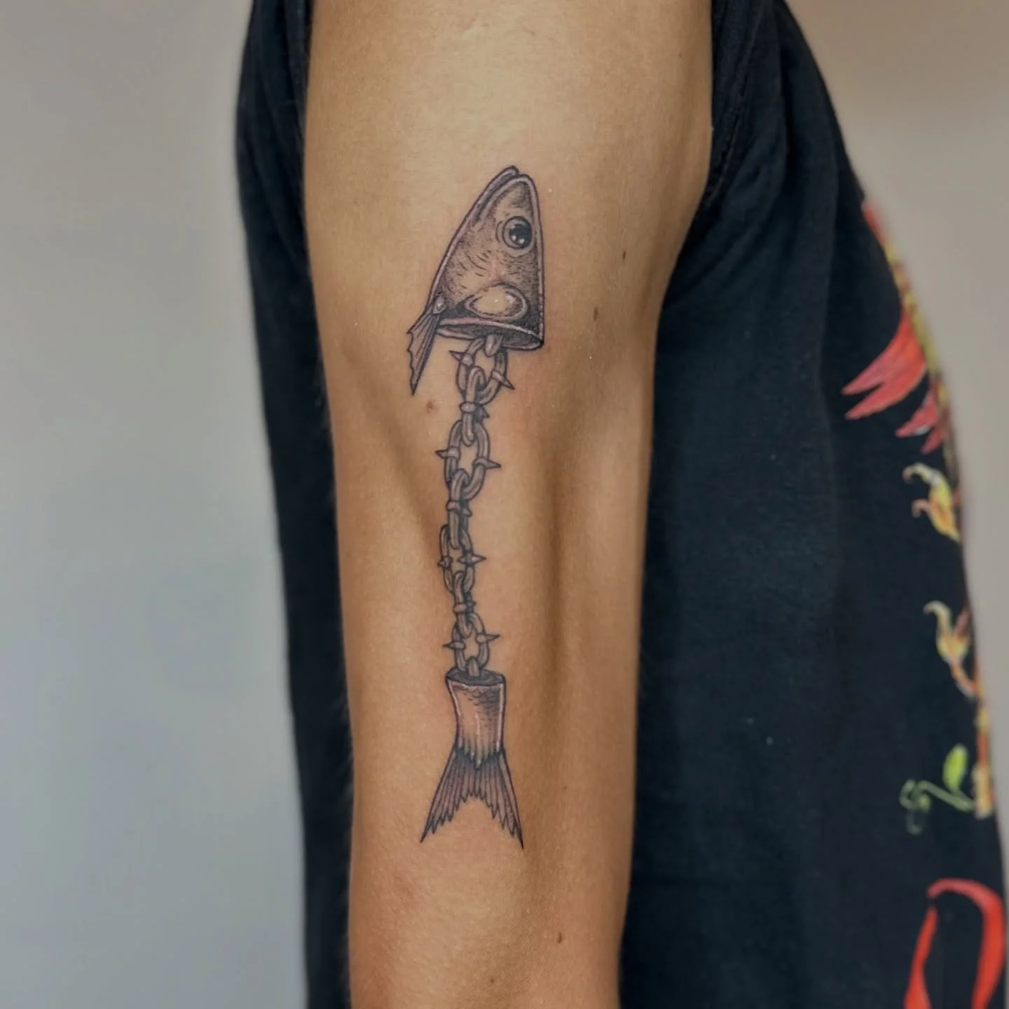 A charming little fish buddy for the talented, wonderful, and sweetie supreme @xanawhoria !! Thank you so much for coming through and hanging out b, it was a blast! 🫶🐟⛓️&zwj;💥