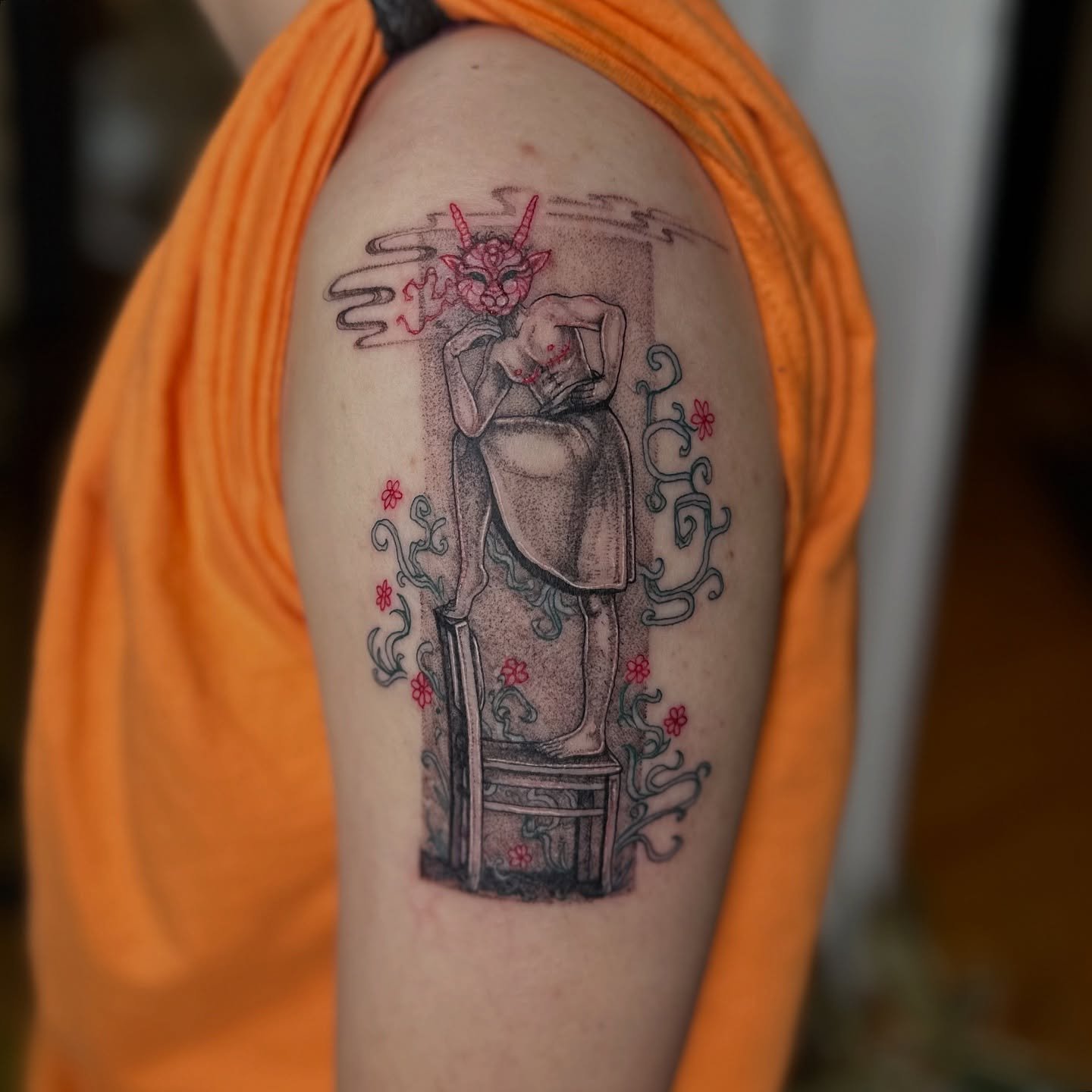 A mysterious, and possibly mischievous, figure from my flash I had the pleasure of tattooing a few weeks back. Thank you so much Alicia! 👹👹👹
.
#tattoo #art #tattooartist #qttr