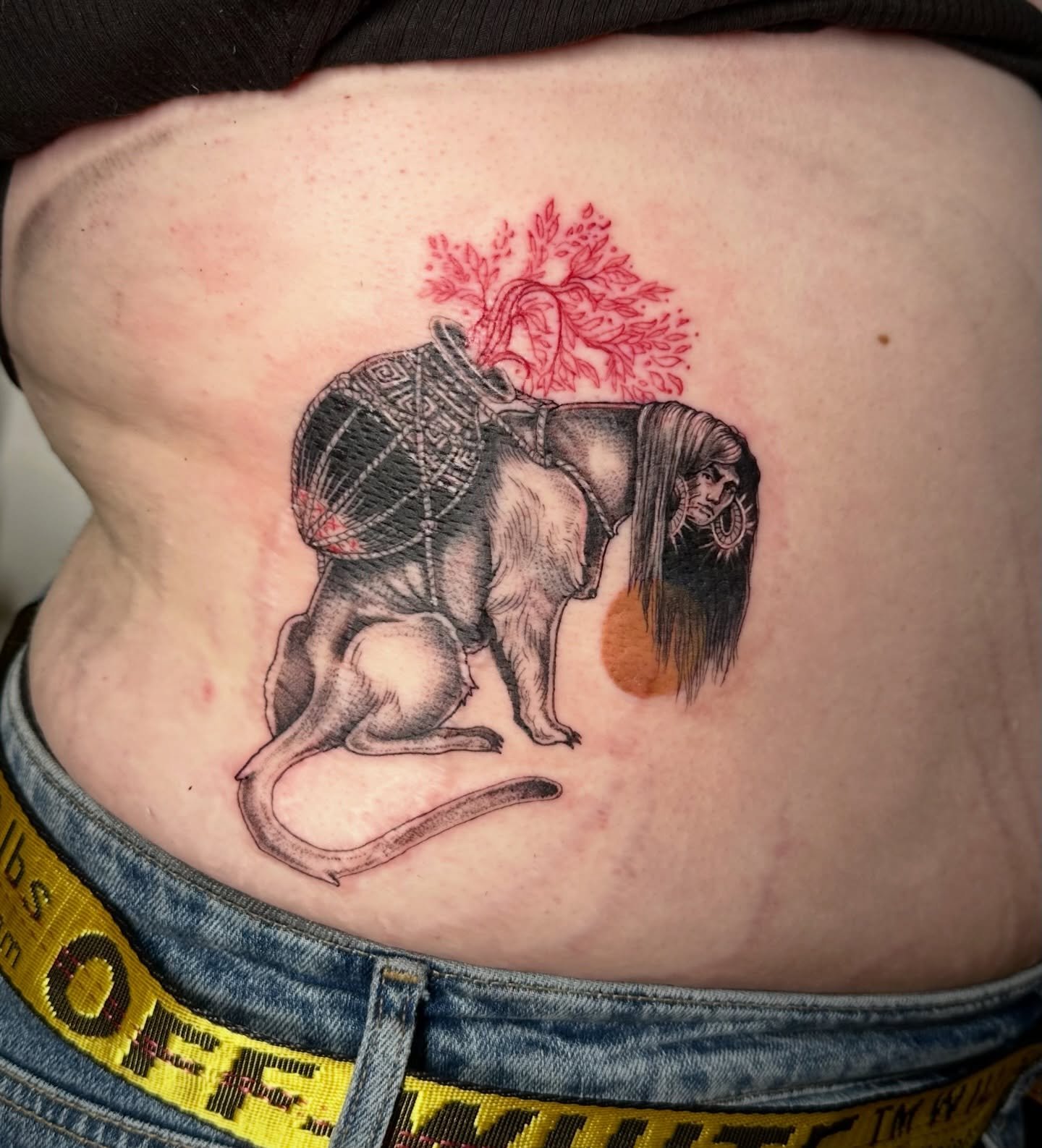 A Sphinx from my flashbook for Juniper! Thank you so much for sitting like a champ for this tough placement, absolute baddie alert !! ❤️&zwj;🔥🪴🫶

⚔️⚔️⚔️⚔️⚔️⚔️

#art #tattooartist #torontotattooartist #sphinxtattoo #illustrativetattoo