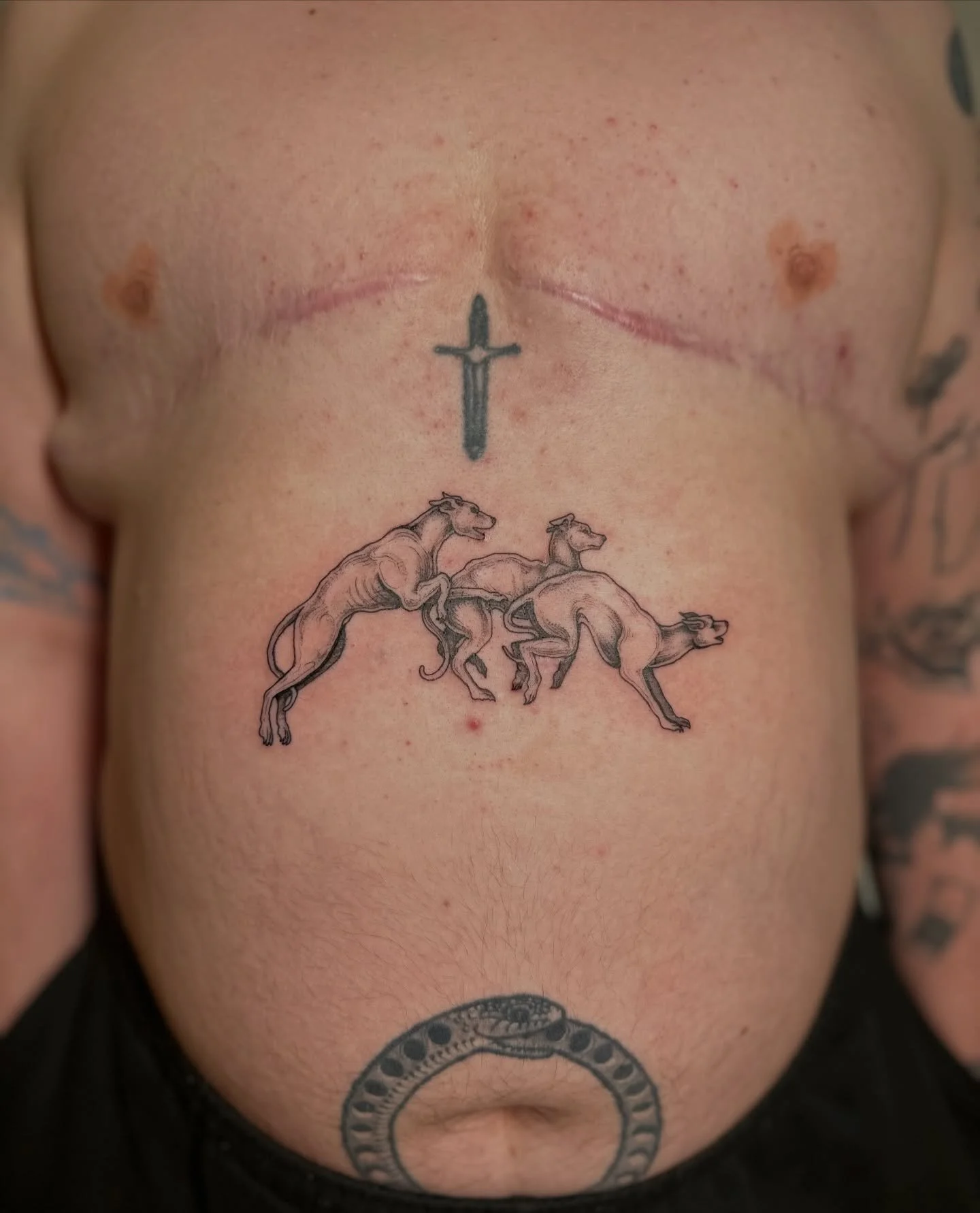 SO pumped about this running dog chest adornment from my flash! Thank you so much Rowan- it was an absolute joy working with you on this baddie! Please go check out the wonderful work he does over at @transaction.ab - thank you for all that you do fo