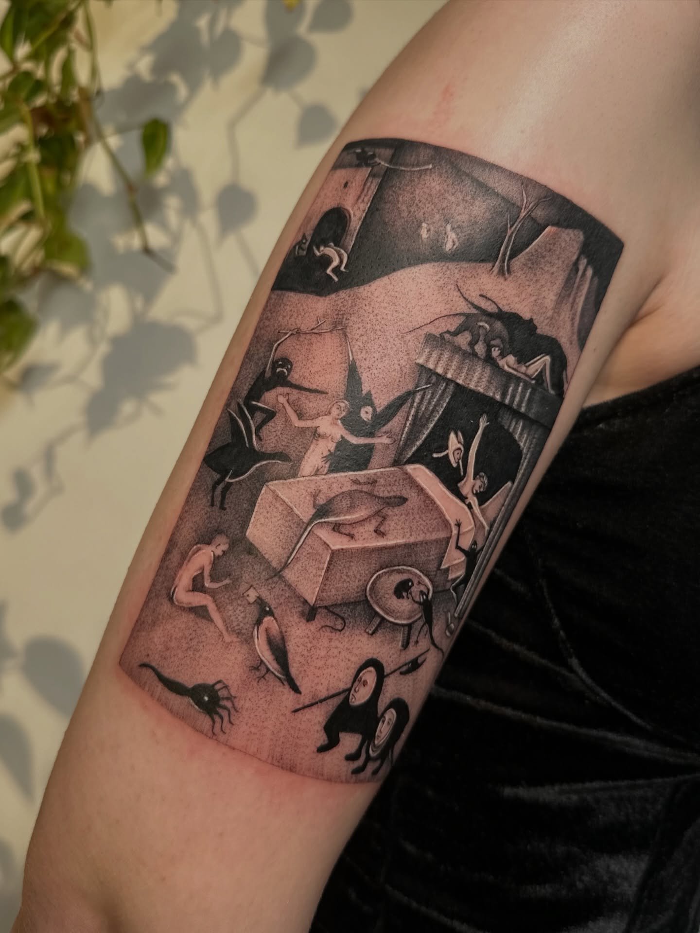 I had the absolute privilege of rendering this Hieronymus Bosch (the granddaddy freak 💛) panel for Sam the other day! This was such a fun challenge, and reminded me how much I love artwork from this time period. More like this please! 🫶
.
#tattoo #