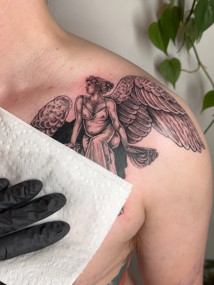 An angelic cover up for Aidan inspired by a similar tattoo his mother had on her chest. Thank you so much for trusting me and for sitting so well! ✨😇✨
Swipe to see what we covered, as well as a photo of his mother&rsquo;s original tattoo. 💛
.
#art 