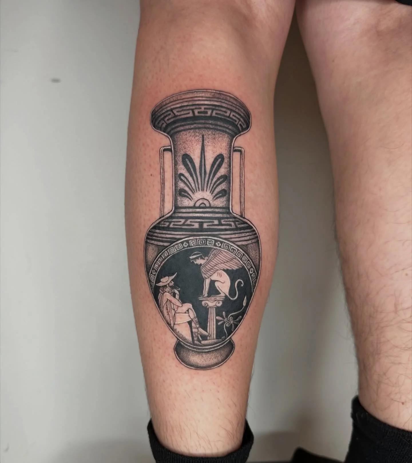 A Greco Roman style vase depicting the meeting of Oedipus and the Sphinx. Thank you for trusting me and for sitting like an absolute champ, Kiki! So stoked with how this guy turned out. 🏺✨
.
#tattoo #tattooartist #torontotattooartist #vasetattoo #my