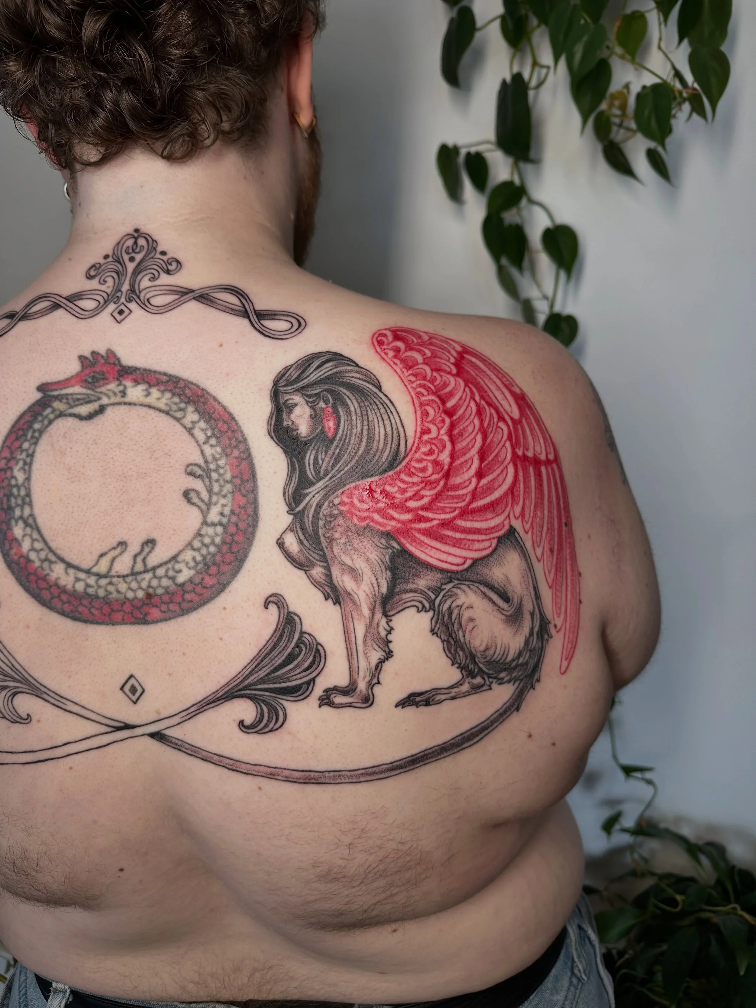 Some more progress pics on this symmetrical sphinx backpiece! Thanks again for the trust Ken, this project is coming together like a dream. ✨🏺
.
#tattoo #tattooartist #torontotattooartist #illustrativetattoo #mythologytattoo