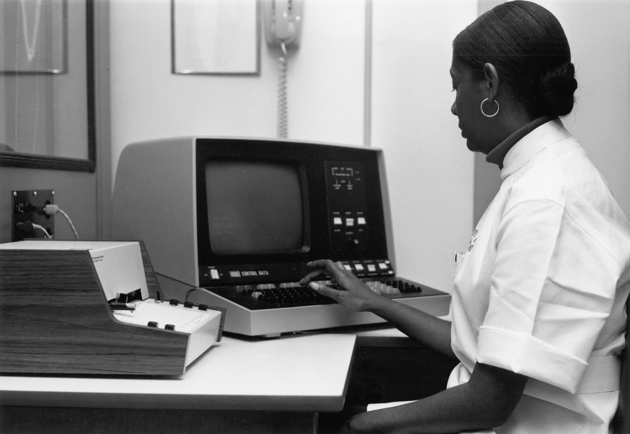 DAS ZUGRIFFS-PARADOXON: Warum Exzellenz auf Festplatten stirbt