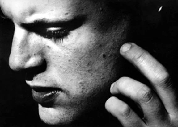 Lee Klein
D.O.B.: 01/30/1965
P.O.B.: New York, U.S.A.
Residence: New York, New York
Occupation: Writer
What is your view of women?
Women are the most complicated, unpredictable species on the planet, but when you need someone, you turn to
them.
What 