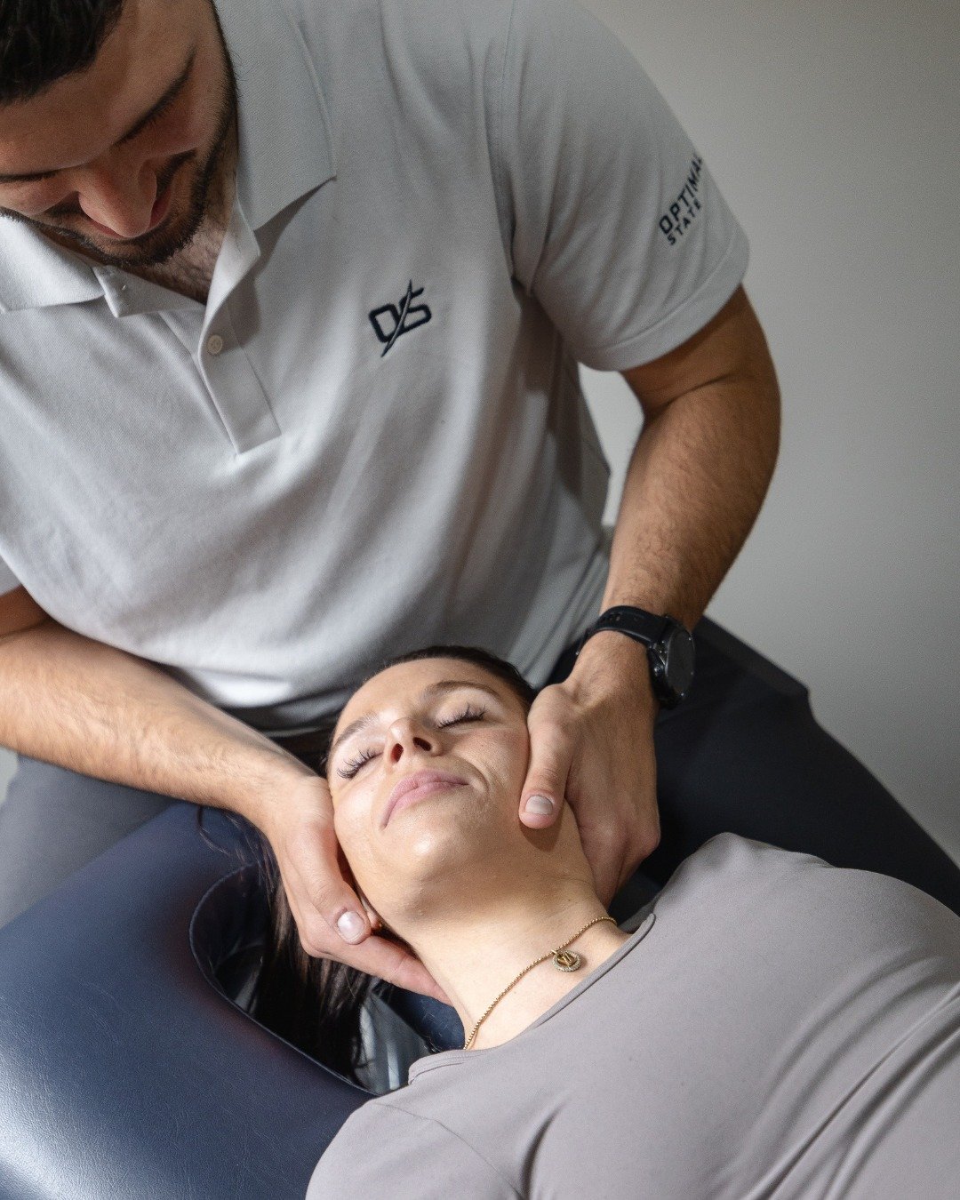 Neck pain rarely develops from just one cause.

In many cases, it builds up over time due to a combination of factors such as:

&bull; prolonged desk work
&bull; poor movement habits
&bull; muscle tension and tightness
&bull; joint stiffness
&bull; l