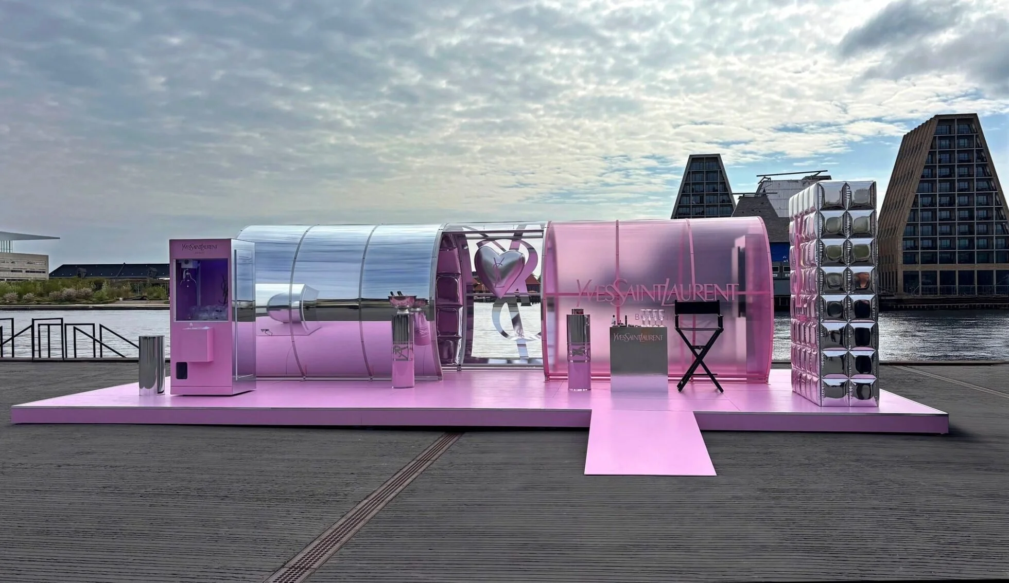 YSL Beauty – Curved Modular Display Activation