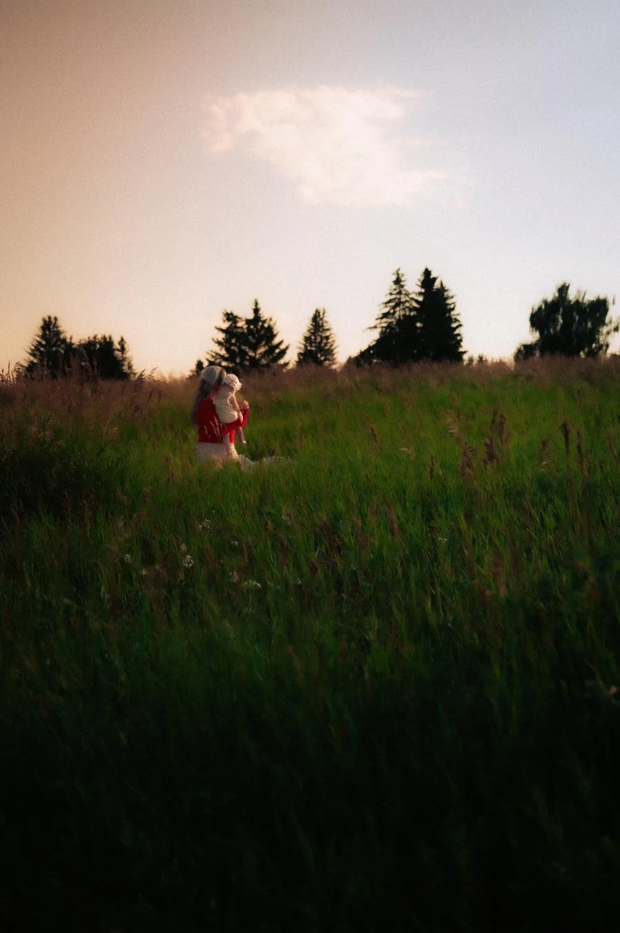 ethereal family photos located in Airdire, AB