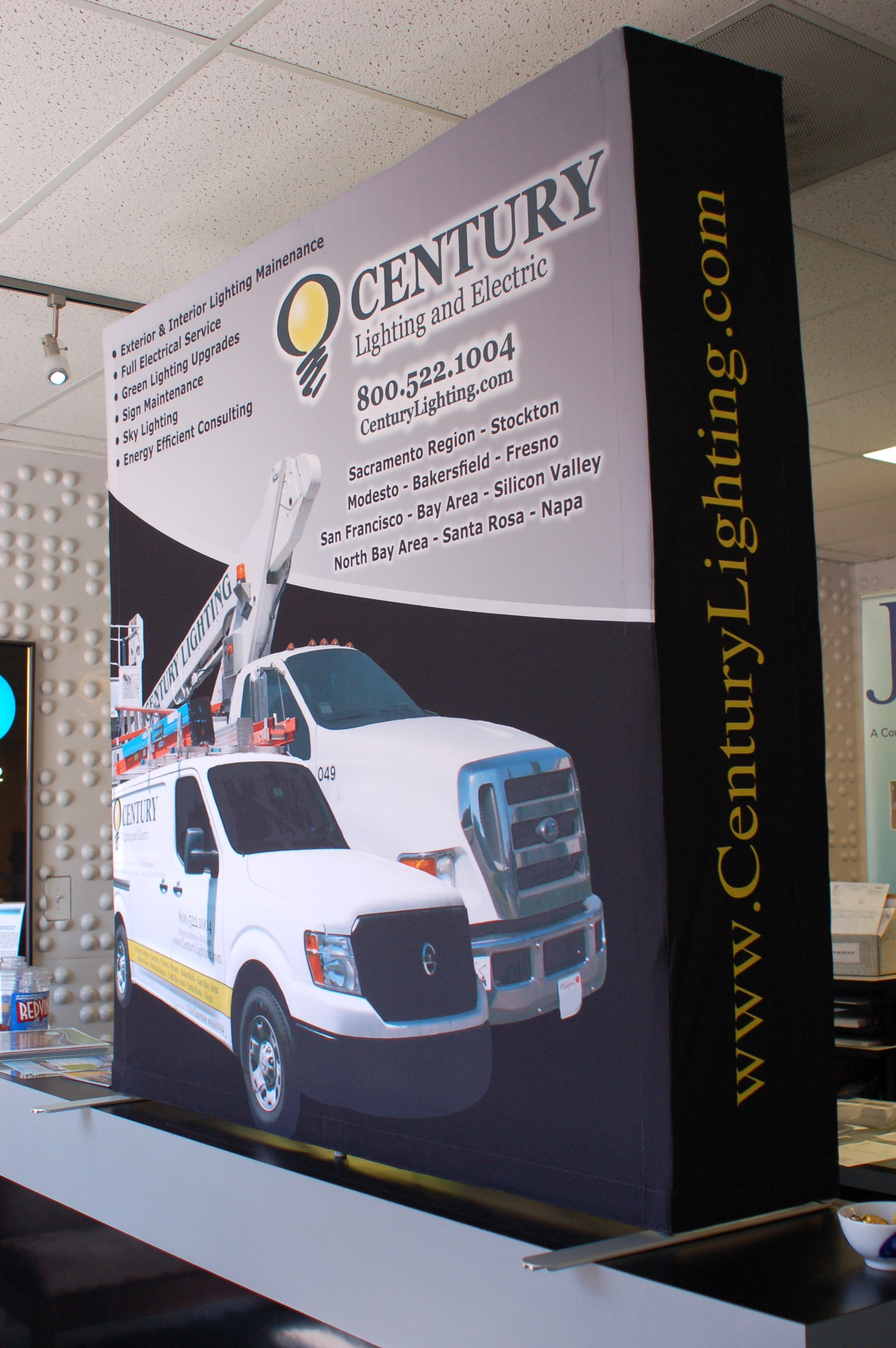 Custom experiential exhibit wall with dimensional graphics and integrated vehicle display