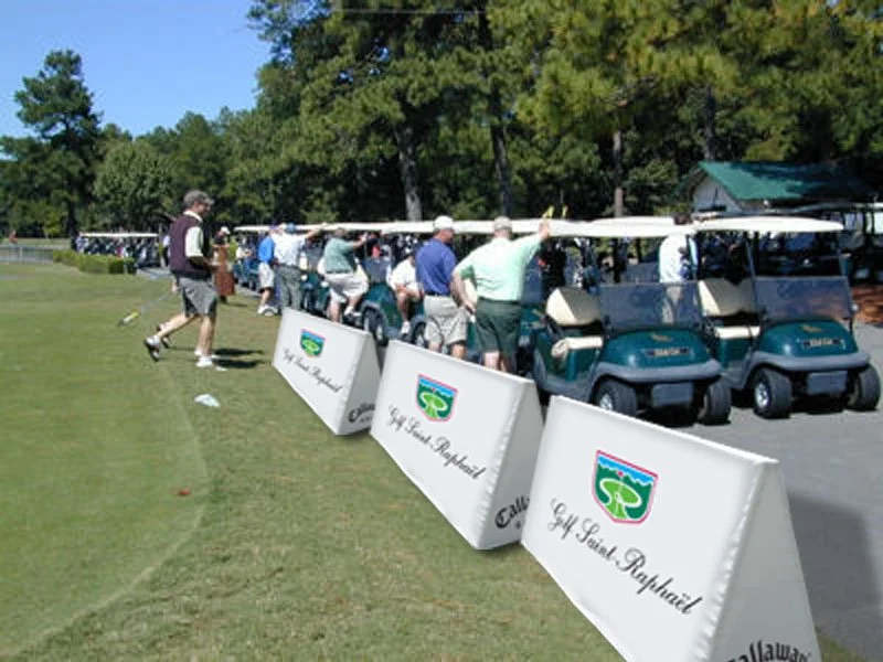 Custom barricade signage for event distinctions