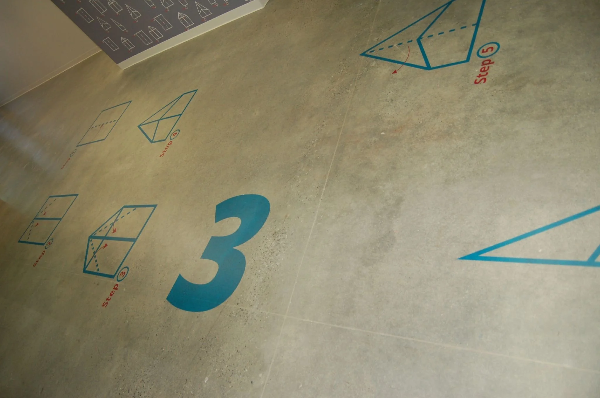 Numbered step floor graphics used for interactive wayfinding and sequential navigation in commercial interior