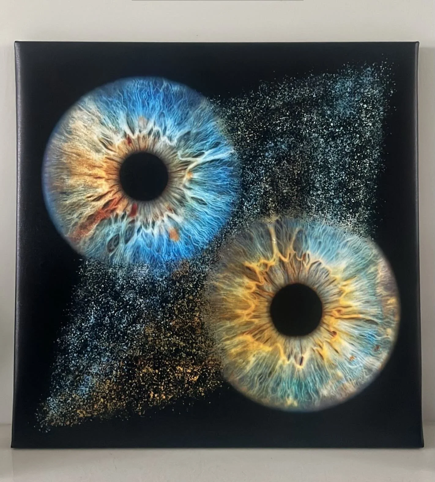Two irises, side by side, completely different, perfectly balanced. Printed as a 40&times;40 canvas, this piece brings warmth to a home. Perfect for couples or someone you share a special bond with 🥰😇
Great gift as valentines is coming up 👀🫶