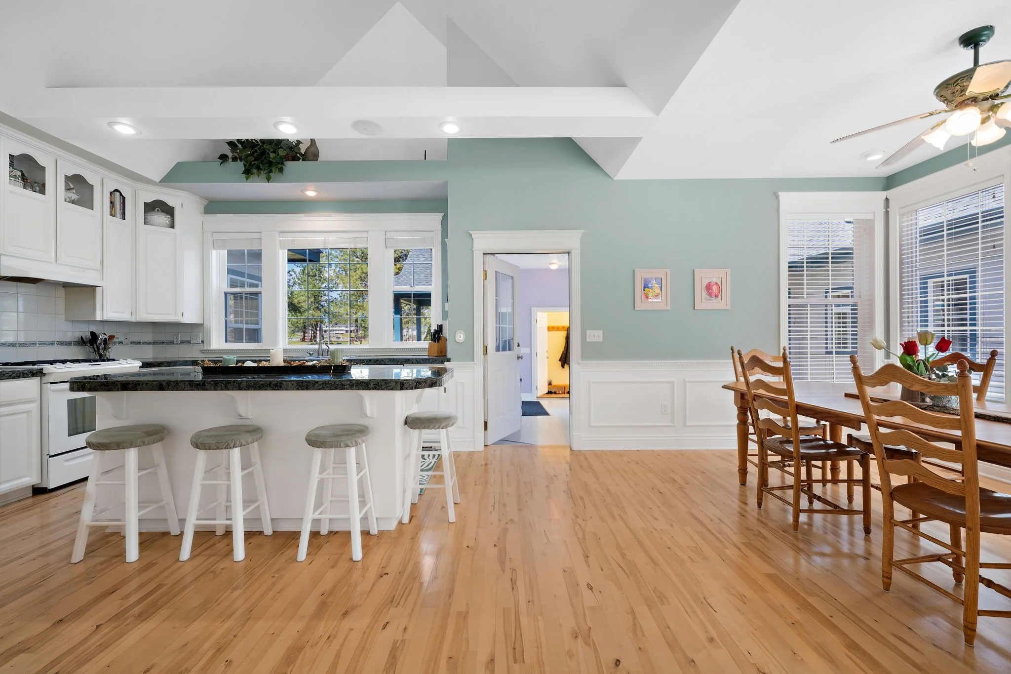 14-web-or-mls-Newman Lake - 17.jpg