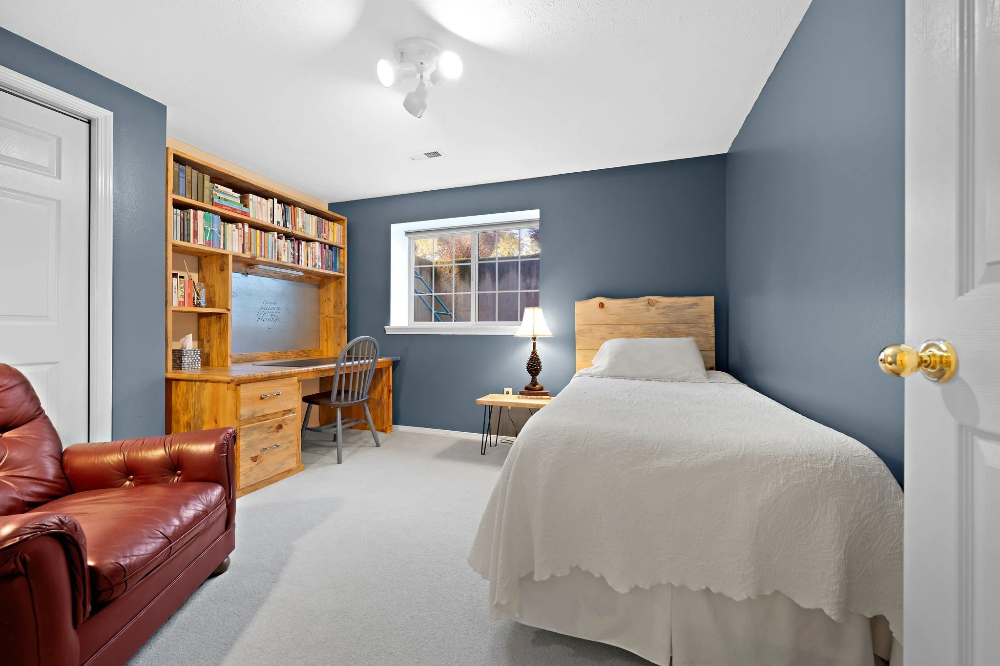 57-web-or-mls-Newman Lake - 45.jpg