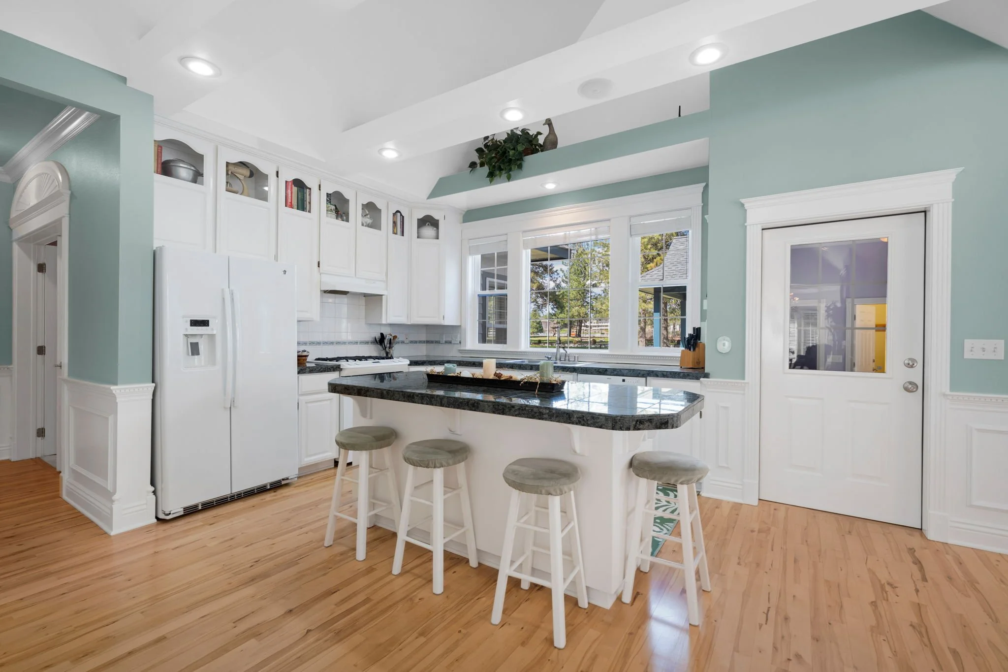 18-web-or-mls-Newman Lake - 21.jpg