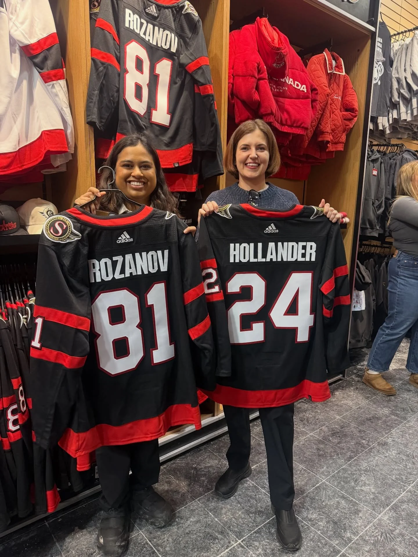Go Sens go!❤️🖤

Next Door Law attended the @senators game thanks to @fct_canada .
It was a great night watching Shane Pinto and celebrating community through sport.

The Heated Rivalry Hollander 24 jersey represents more than a fan favourite. 🏳️&zw