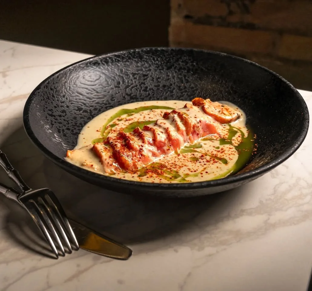 Salm&oacute;n al #kamado con reducci&oacute;n de Tom ka khai y albahaca 🤤

Si todav&iacute;a no lo has probado, se va a convertir en tu debilidad...

&iexcl;Haz tu reserva!

📍C/ C&aacute;diz, 61 46006 Valencia
☎️ 960 715 920
.
.