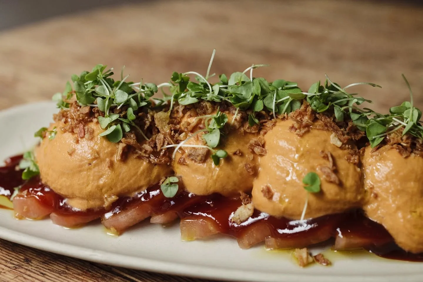 Si te gusta el tomate... &iexcl;Este es tu plato! 🍅

Nuestro "Tomate en texturas" podr&aacute;s disfrutarlo en carta y en los men&uacute;s de grupos que hemos preparado para estas fiestas.

&iexcl;Te sorprender&aacute;! 😋

📍C/ C&aacute;d