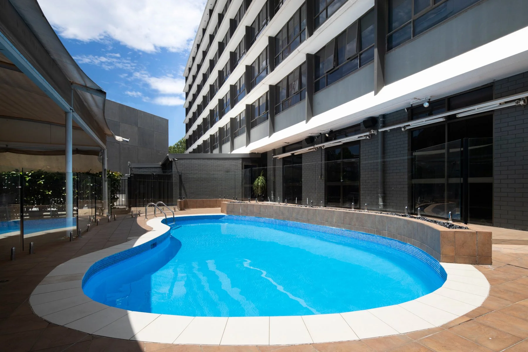 mercure_newcastle_meetingevents_outdoor_space-1.jpg