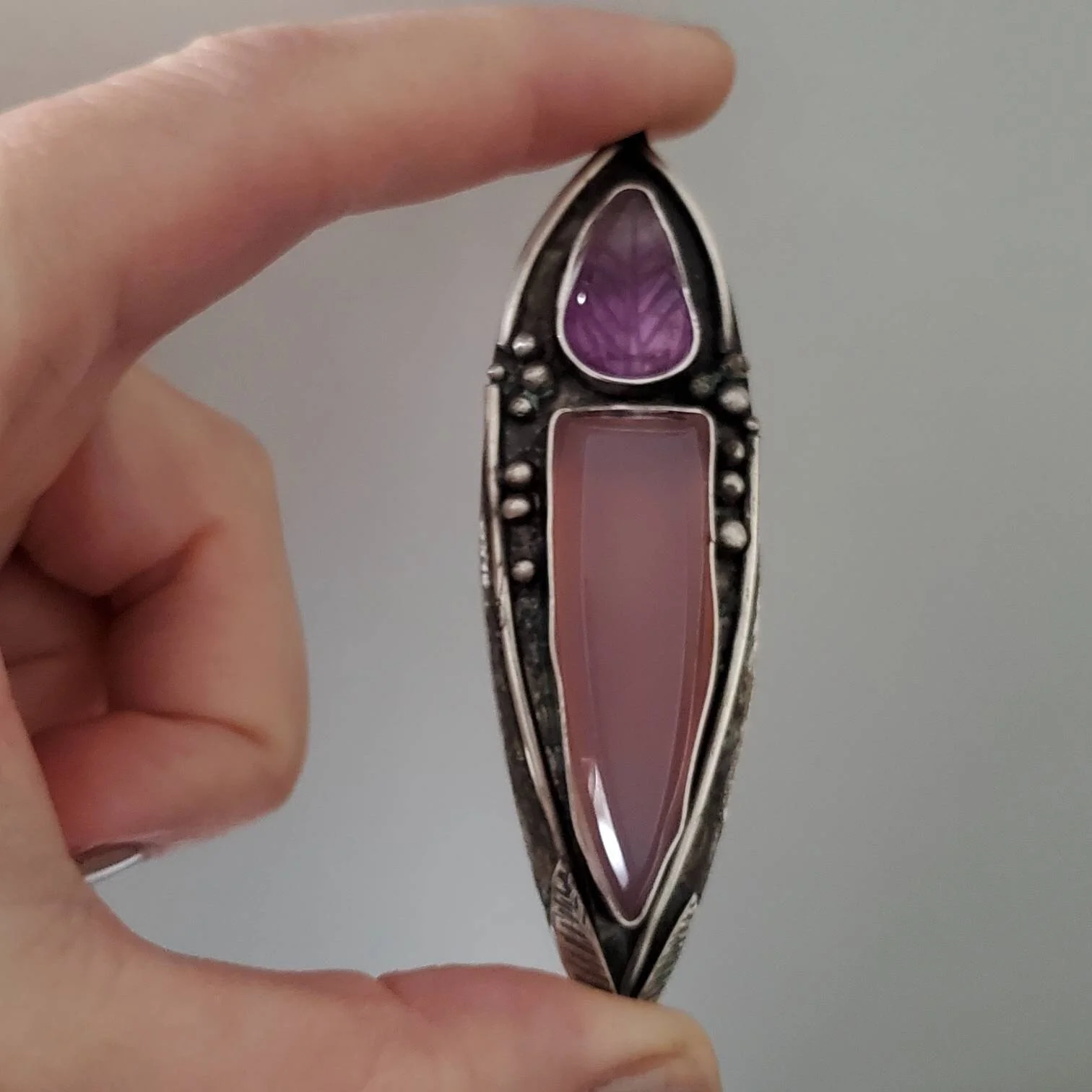 lavender chalcedony- amethyst leaf ring in silver 1.jpg