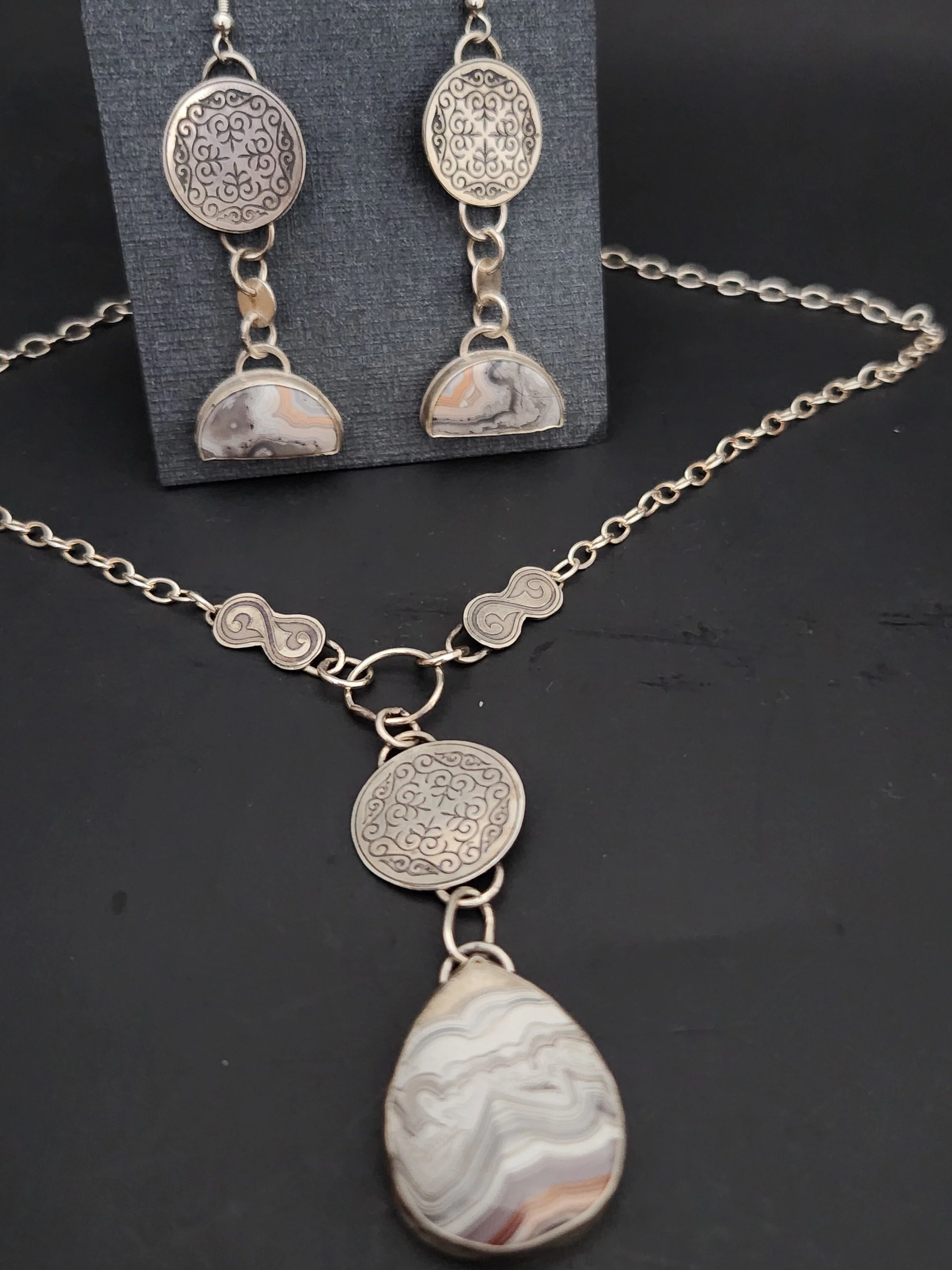Kazakh Ornament Lace Agate Necklace and Earrings