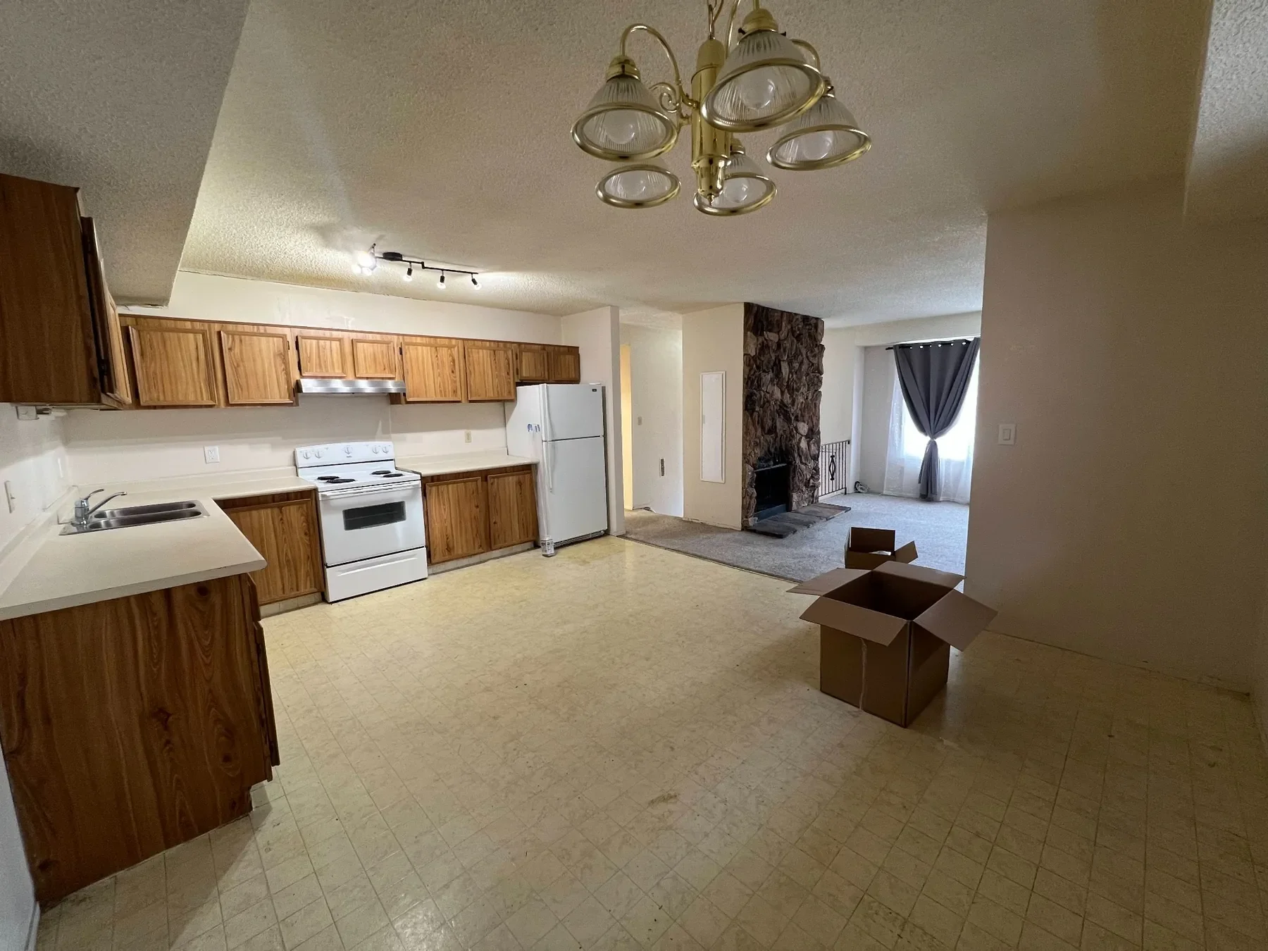 calgary-kitchen-renovation-before-outdated-interior.webp