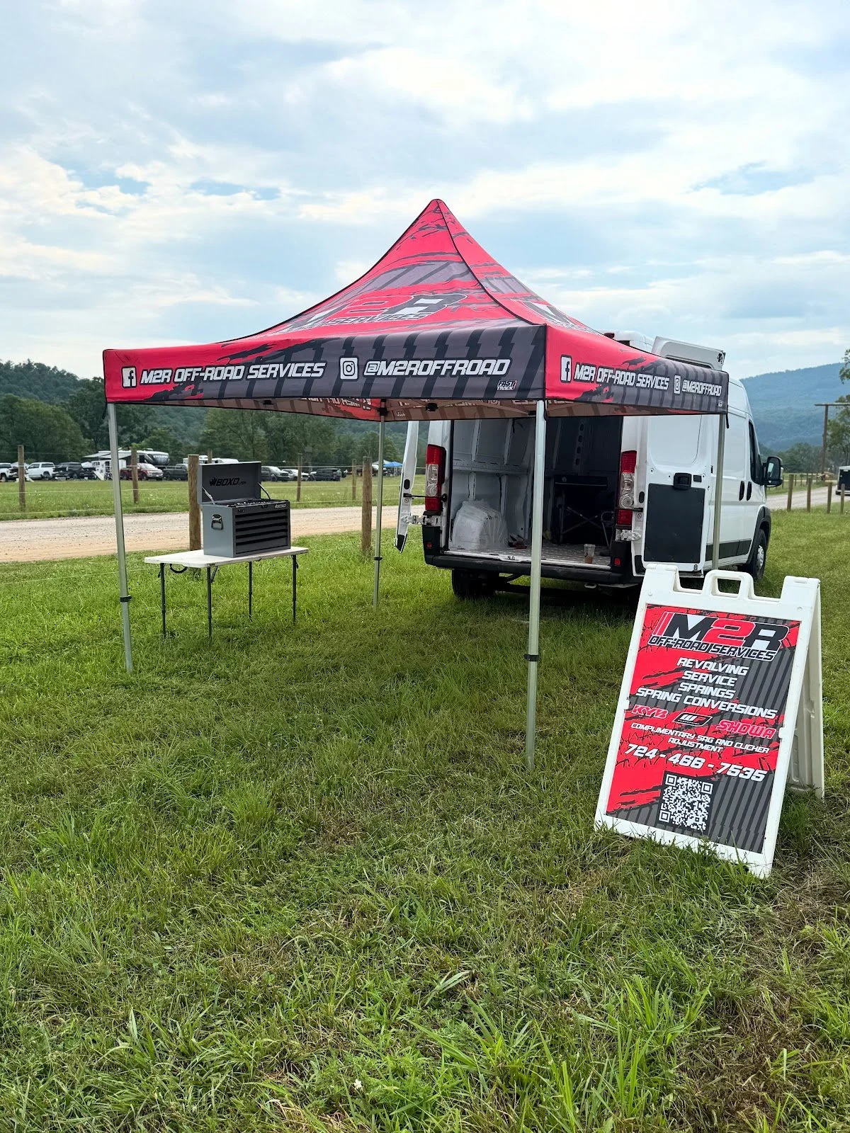 M2R OffRoad Suspension has a trackside set up out at the races.