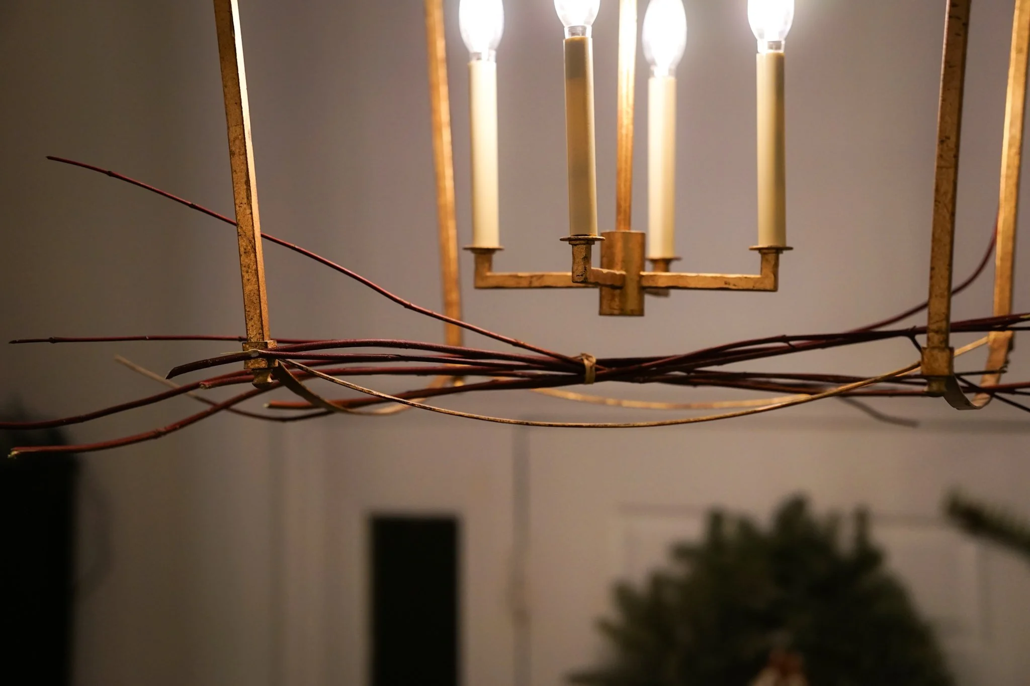 Noelle Photography_Chandelier Florals_20251224 (11).JPG