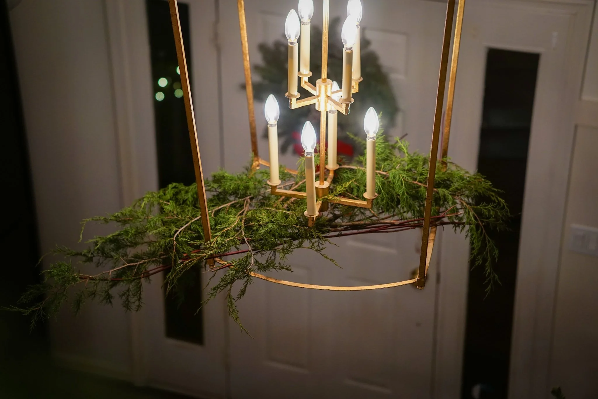 Noelle Photography_Chandelier Florals_20251224 (135).JPG