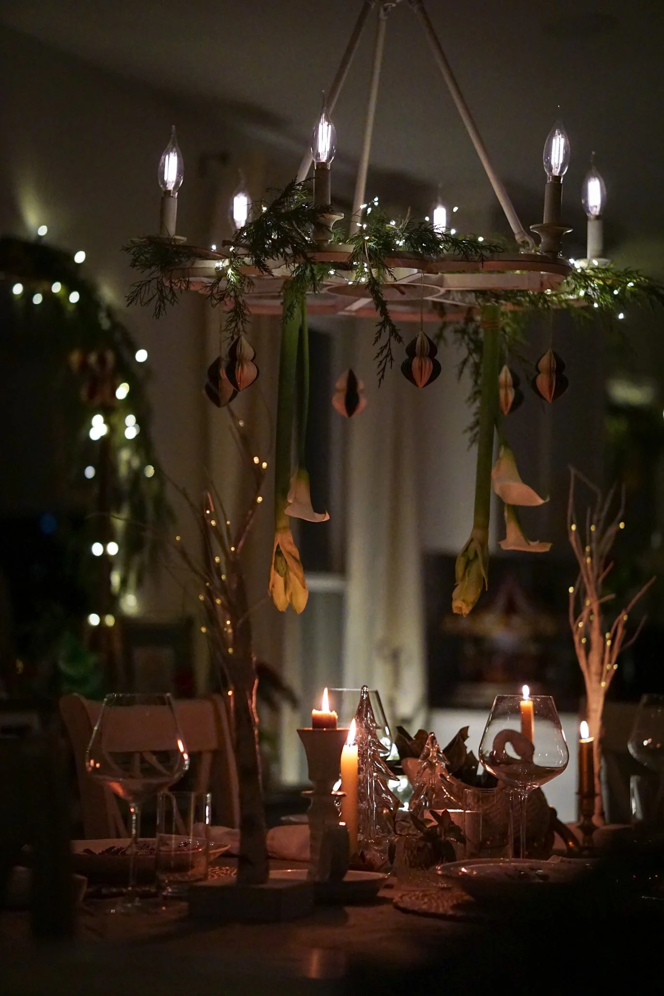 Noelle Photography_Chandelier Florals_20251224 (66).JPG