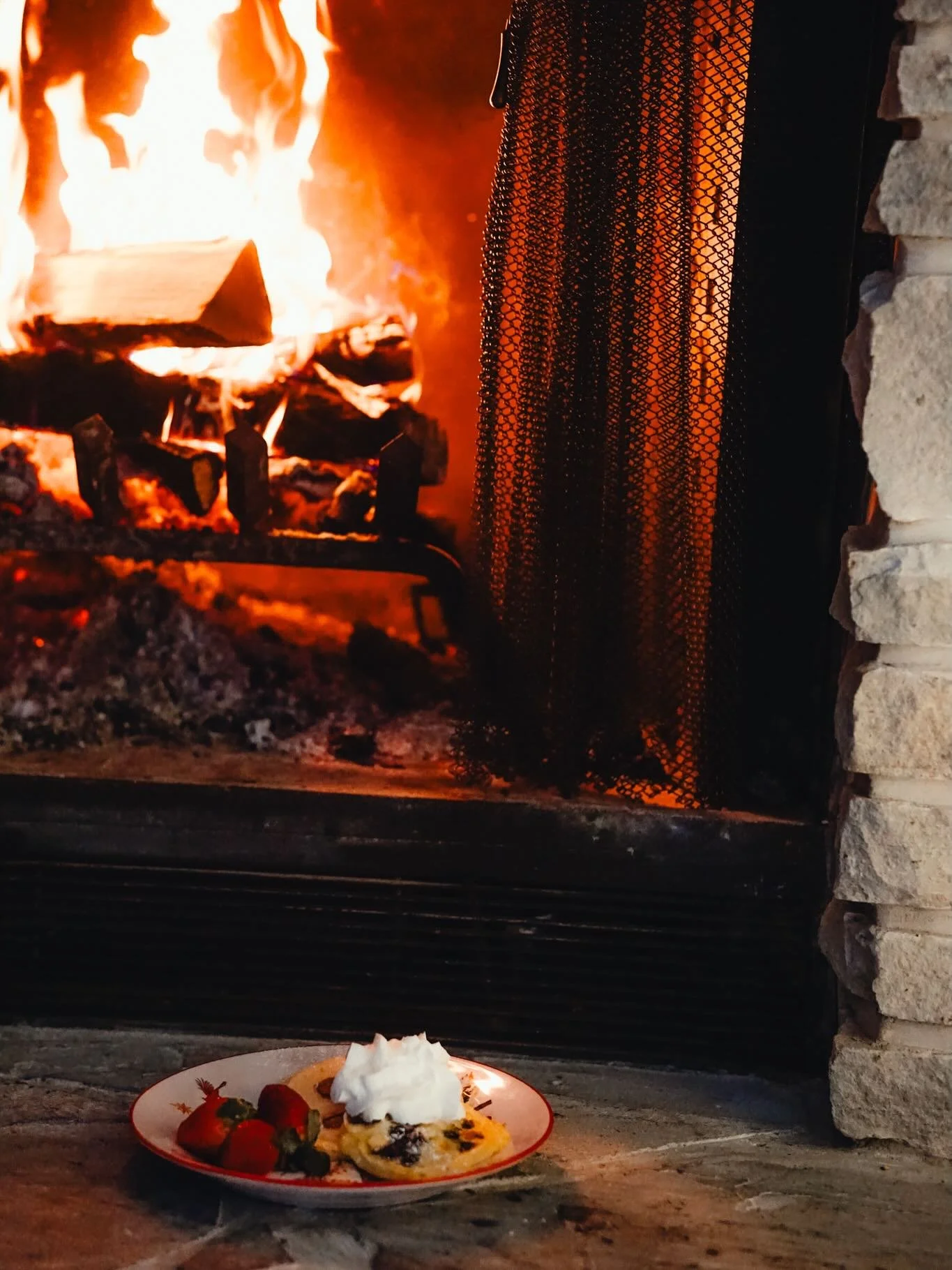 Mornings by the fire are a new level of cozy. Happy New Year🔥✨