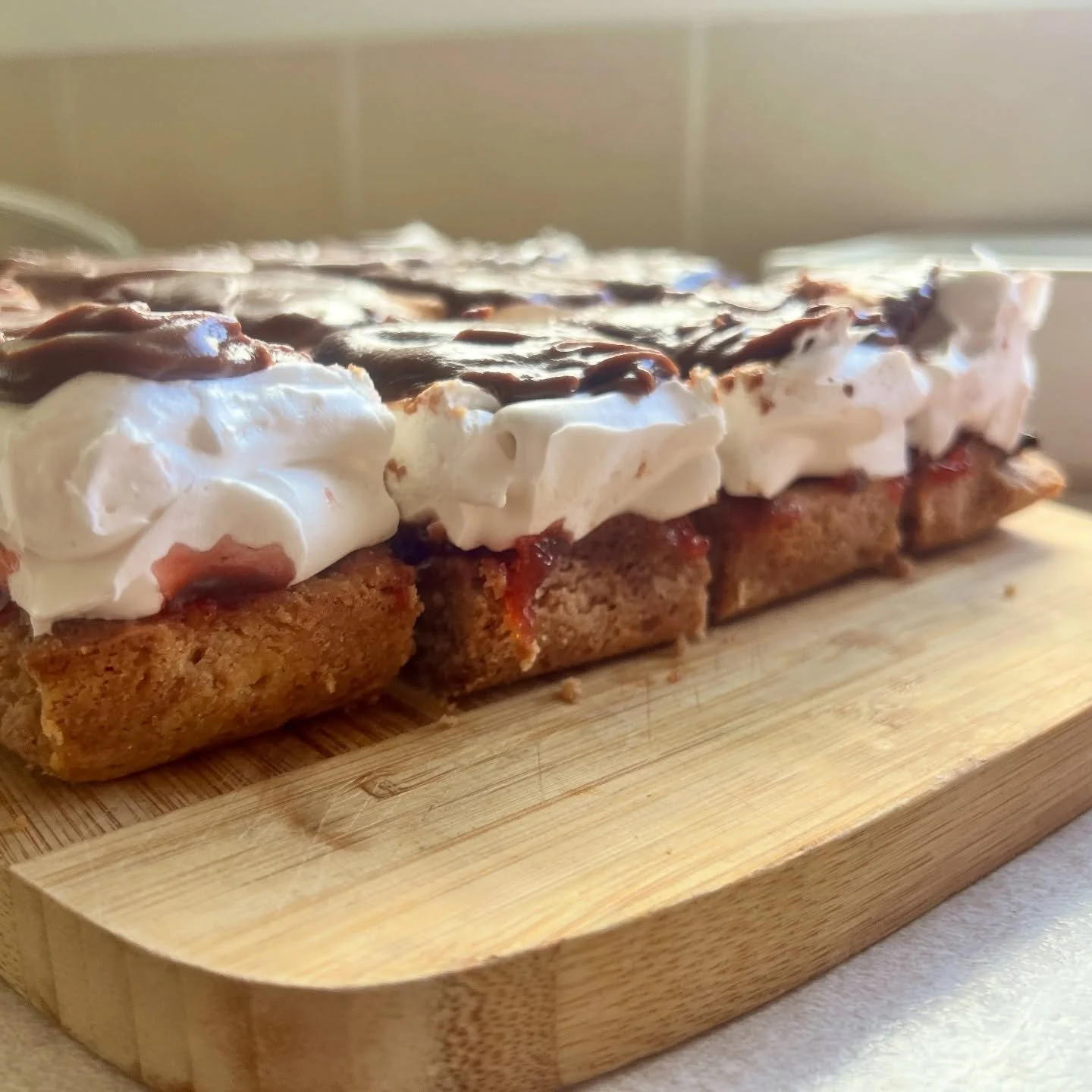 Snacks ready for lake days and dropping off to the farm team! 

Whipped up @chelseawinter&rsquo;s marshmallow slice with a few xtras (always can&rsquo;t help myself). All made extra easy with my new @kitchenaidausnz stand mixer.

Melting! I&rsquo;ve 