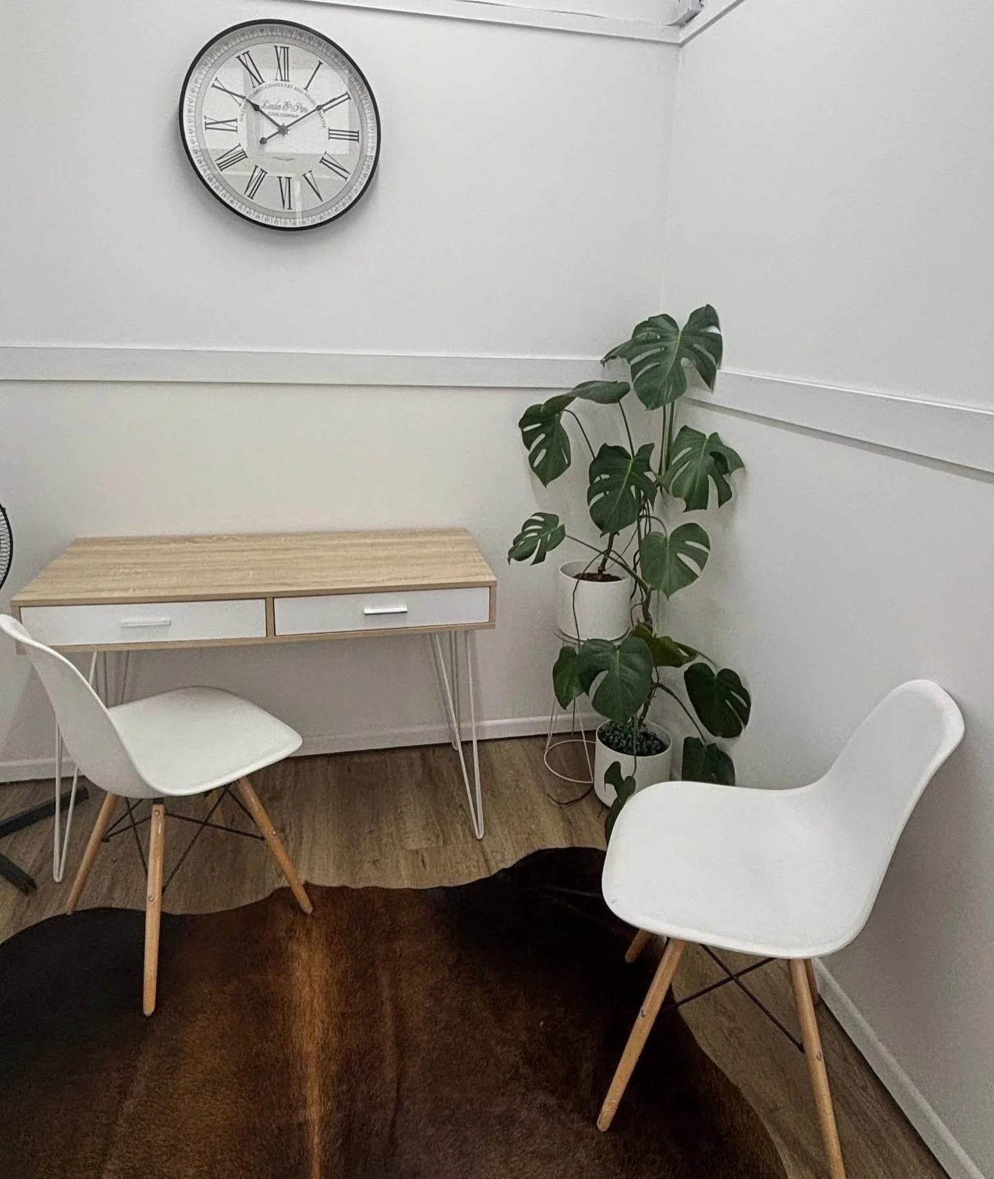 Look how gorgeous the consulting room is at Health 2000 Matamata 🤎 
Rochelle has created such a welcoming space.

If you&rsquo;re wanting to get on top of your health in 2026, I&rsquo;d love to support you.

I&rsquo;m a registered, degree‑qualified 