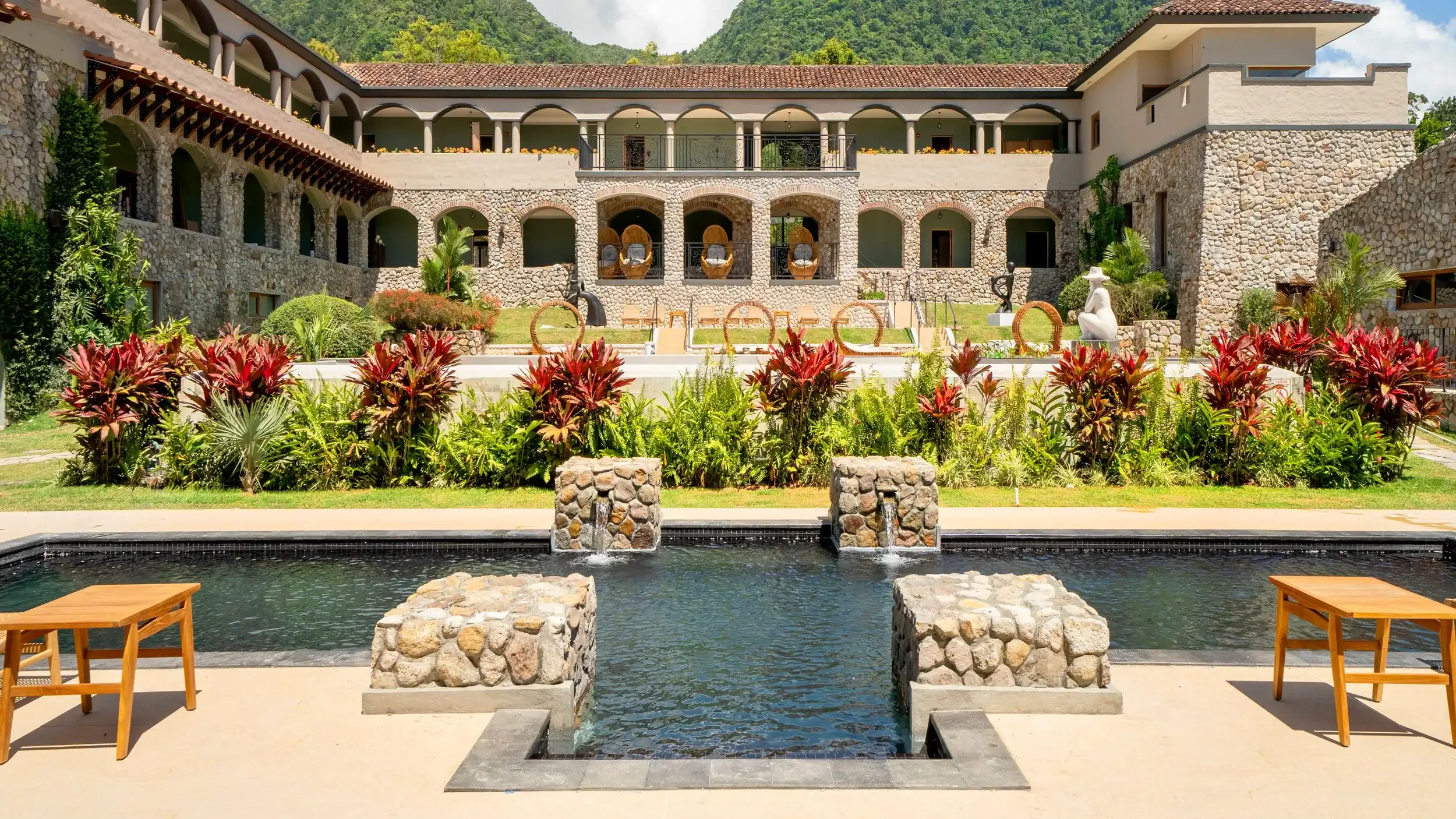 PTYUV-P0014-Pool-View.16x9.jpg.webp