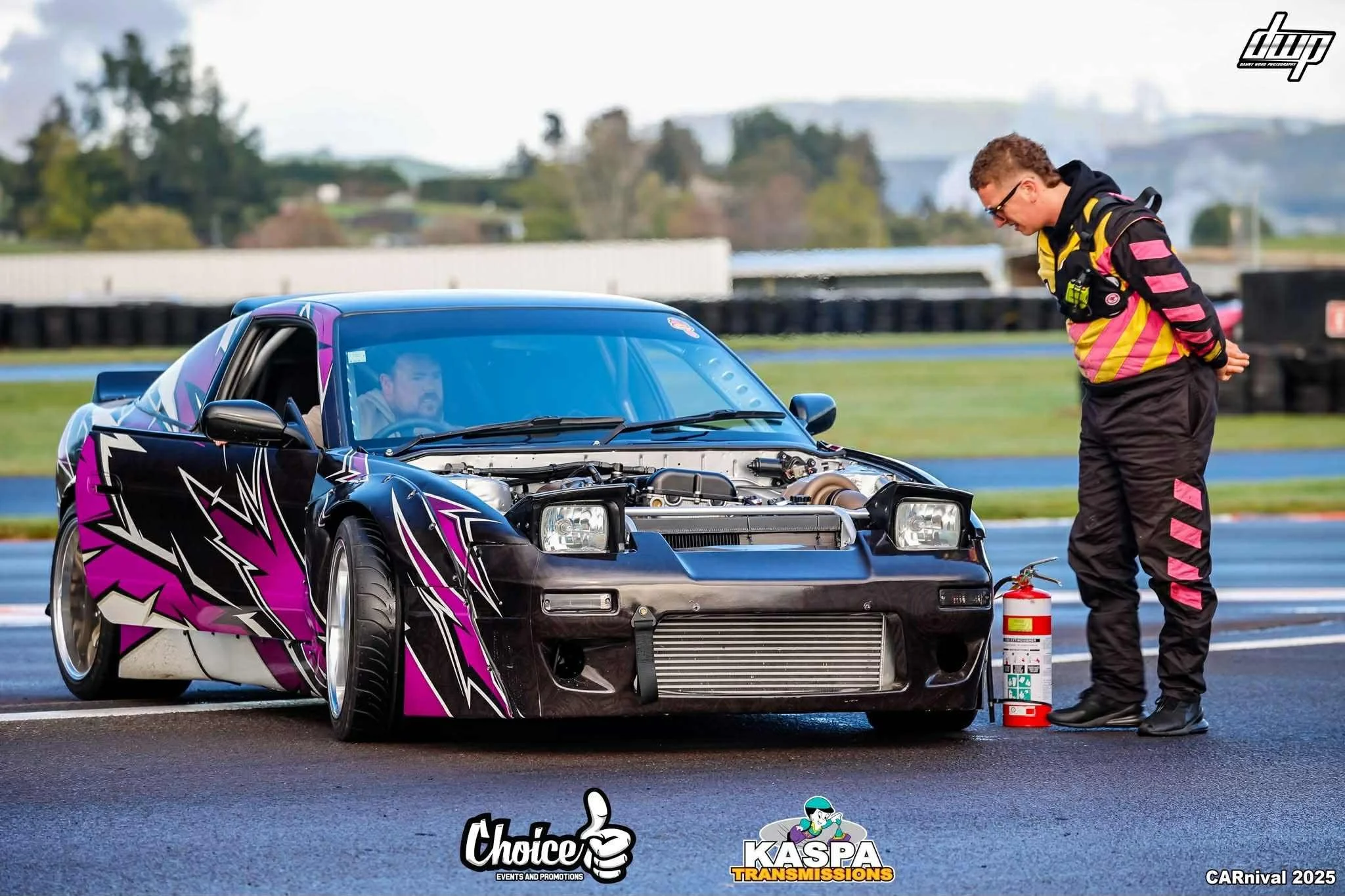 &ldquo;Ahh it&rsquo;s missing 2 cylinders?&rdquo; 🫣

@_h80nme_ SR 180SX proving you don&rsquo;t need a 6 to cause trouble 🔥 

📸 - @ddubp_nz 
📍-@choiceeventsnz  #CARnival x @taupomotorsportpark 

#180sx #sr20vet #sr20 #s13 #nissan #jdm #grip #raci