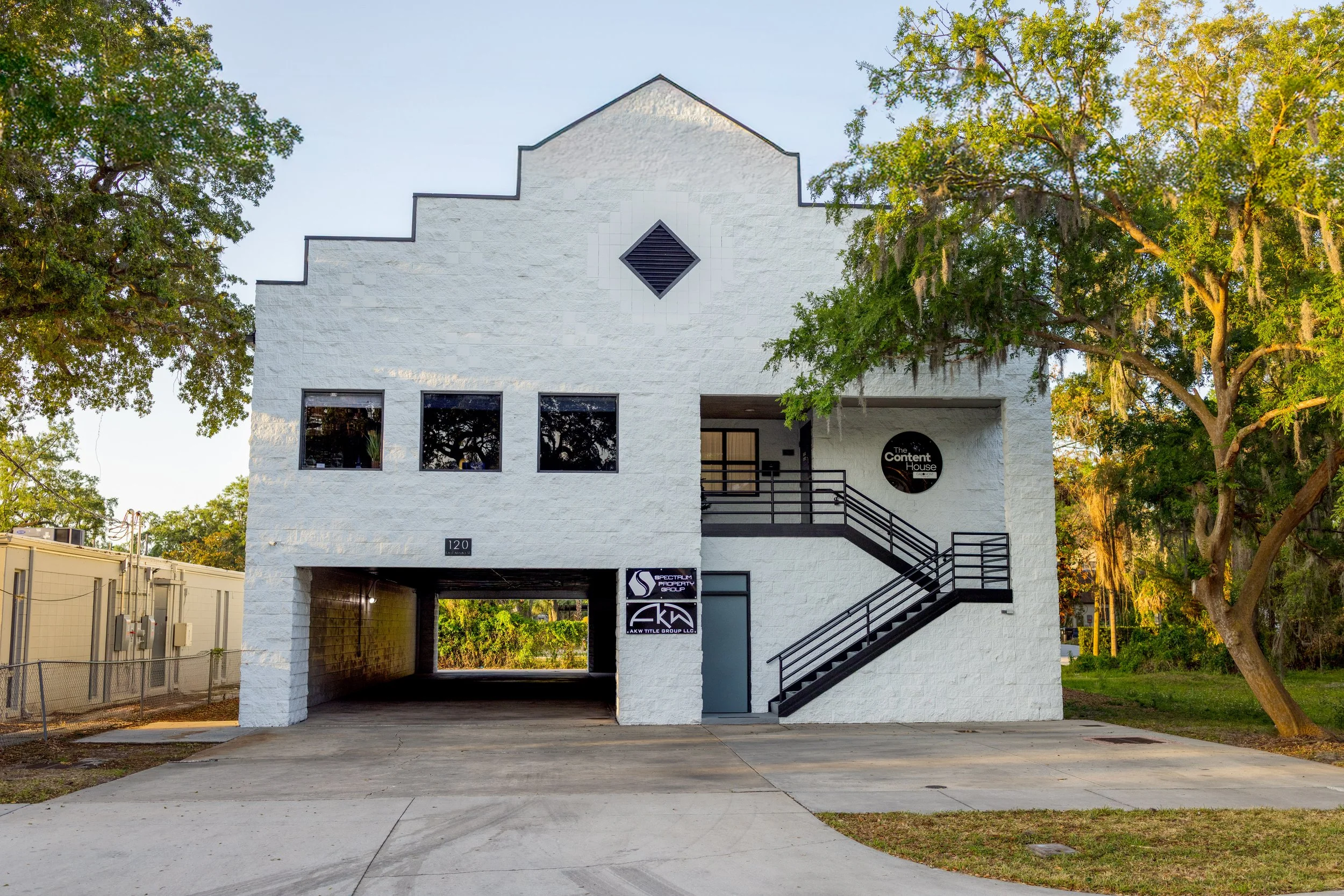 THE CONTENT HOUSE STUDIOS ORLANDO PHOTOGRAPHY VIDEO PODCAST EVENT RENTAL (2).jpg