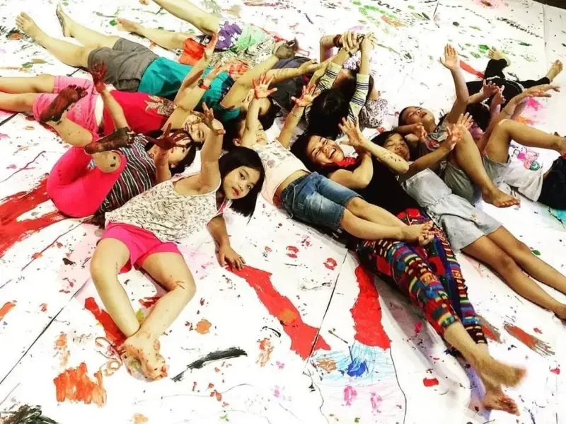 Người phụ nữ tiên phong dùng chuyển động cơ thể hàn gắn thương tổn