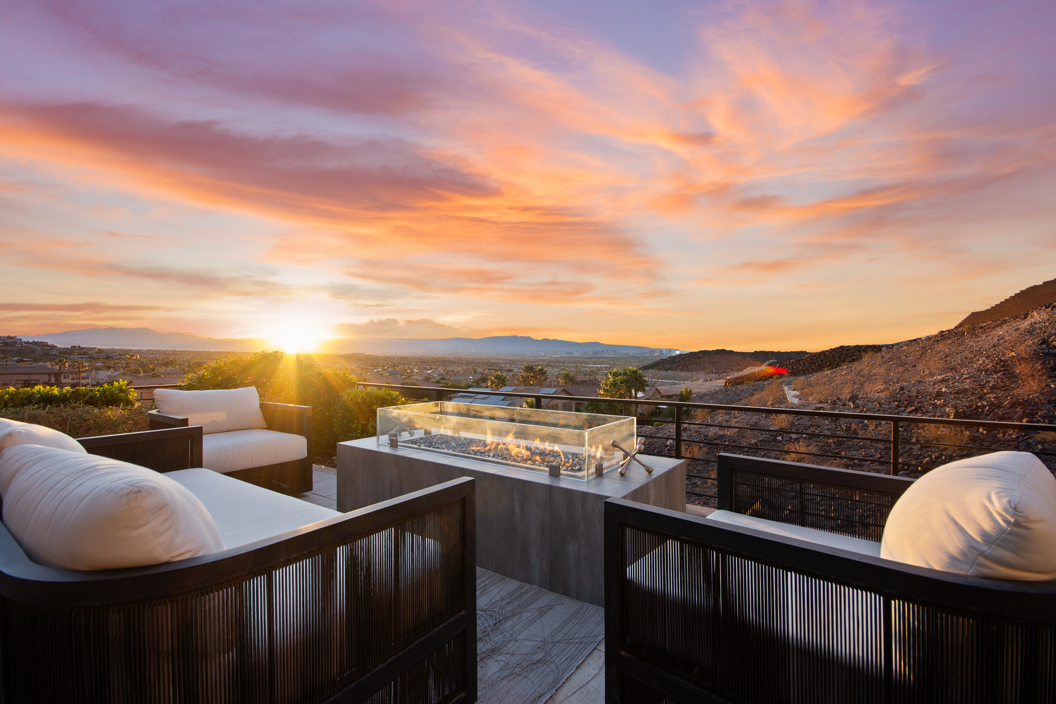 Darin Banner PNG.png