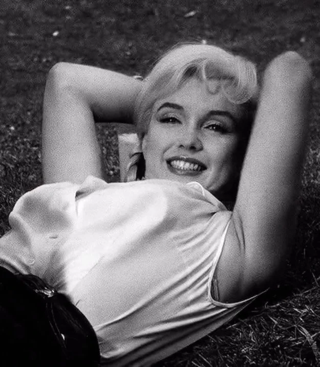 It&rsquo;s finally Spring 🌹 join us for Happy Hour 3-6