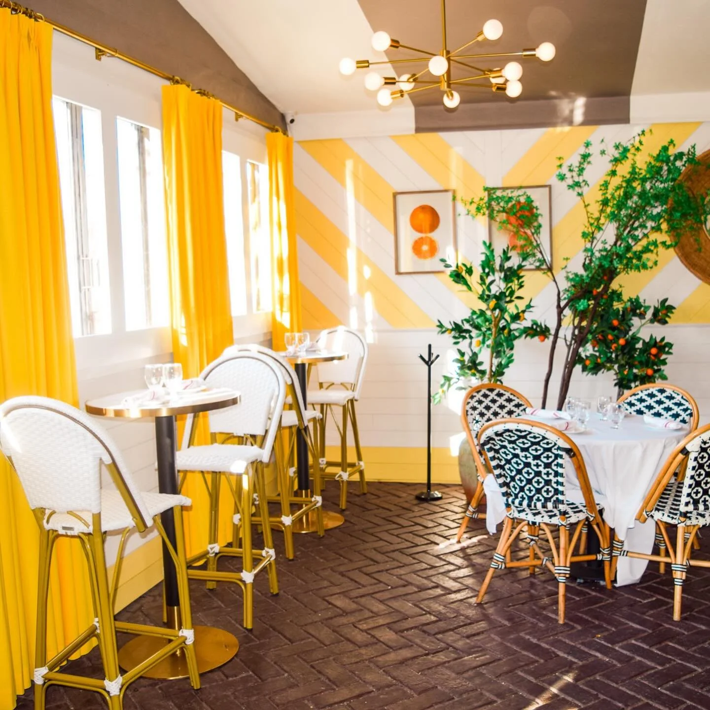 Springtime date nights at Bar Lucy 💛💐