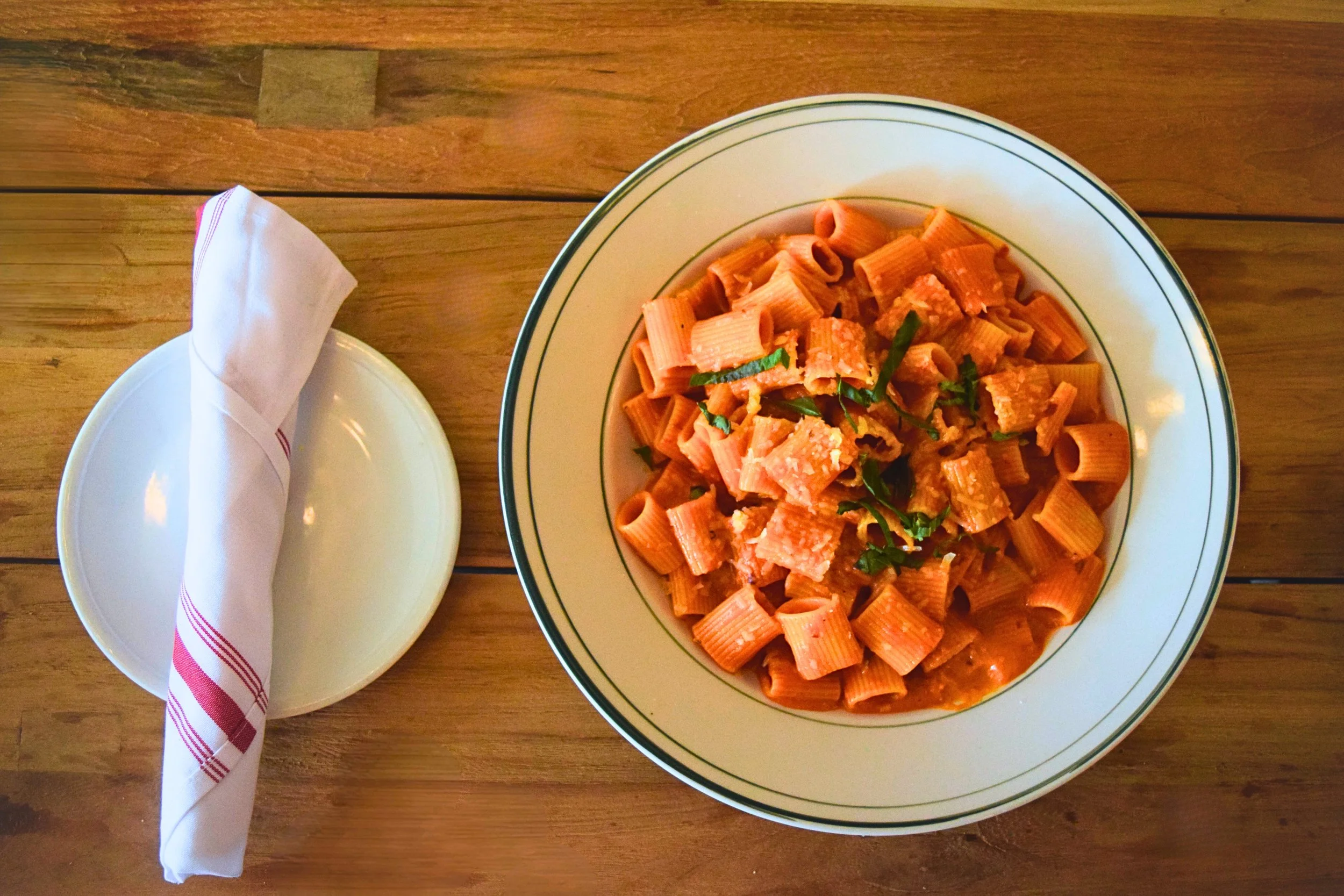 A bowl of spicy rigatoni pasta