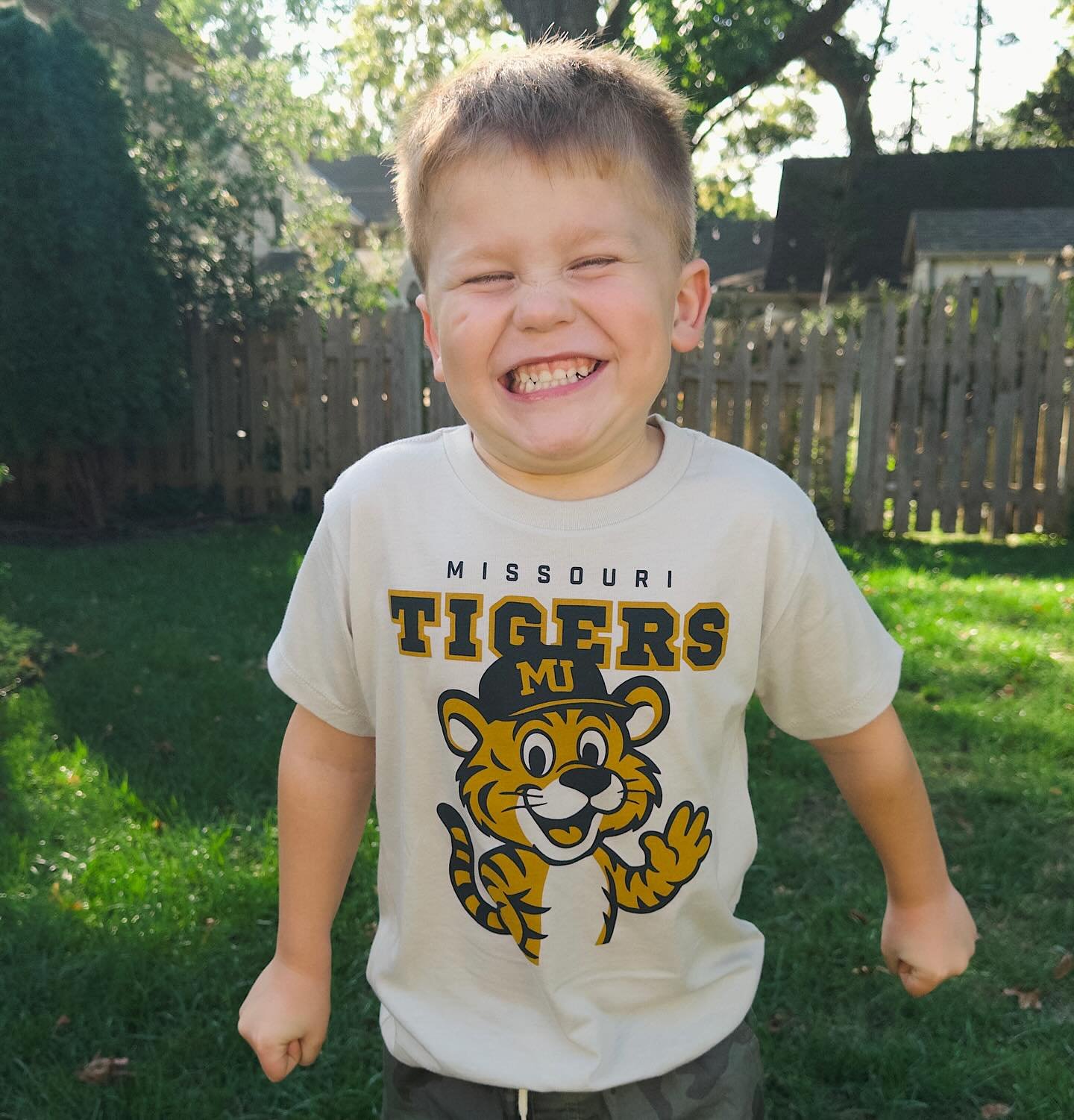 There&rsquo;s a few left of these! {2T, 4T, youth medium} $25. DM to claim!