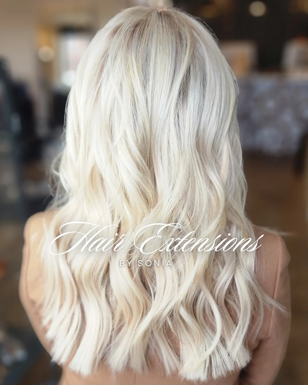 Sonia added custom extensions to bring fullness through the ends and brighten this blonde without losing softness at the root. The blend is intentional, so the color flows from natural to light with no obvious starting point. Styled with loose moveme