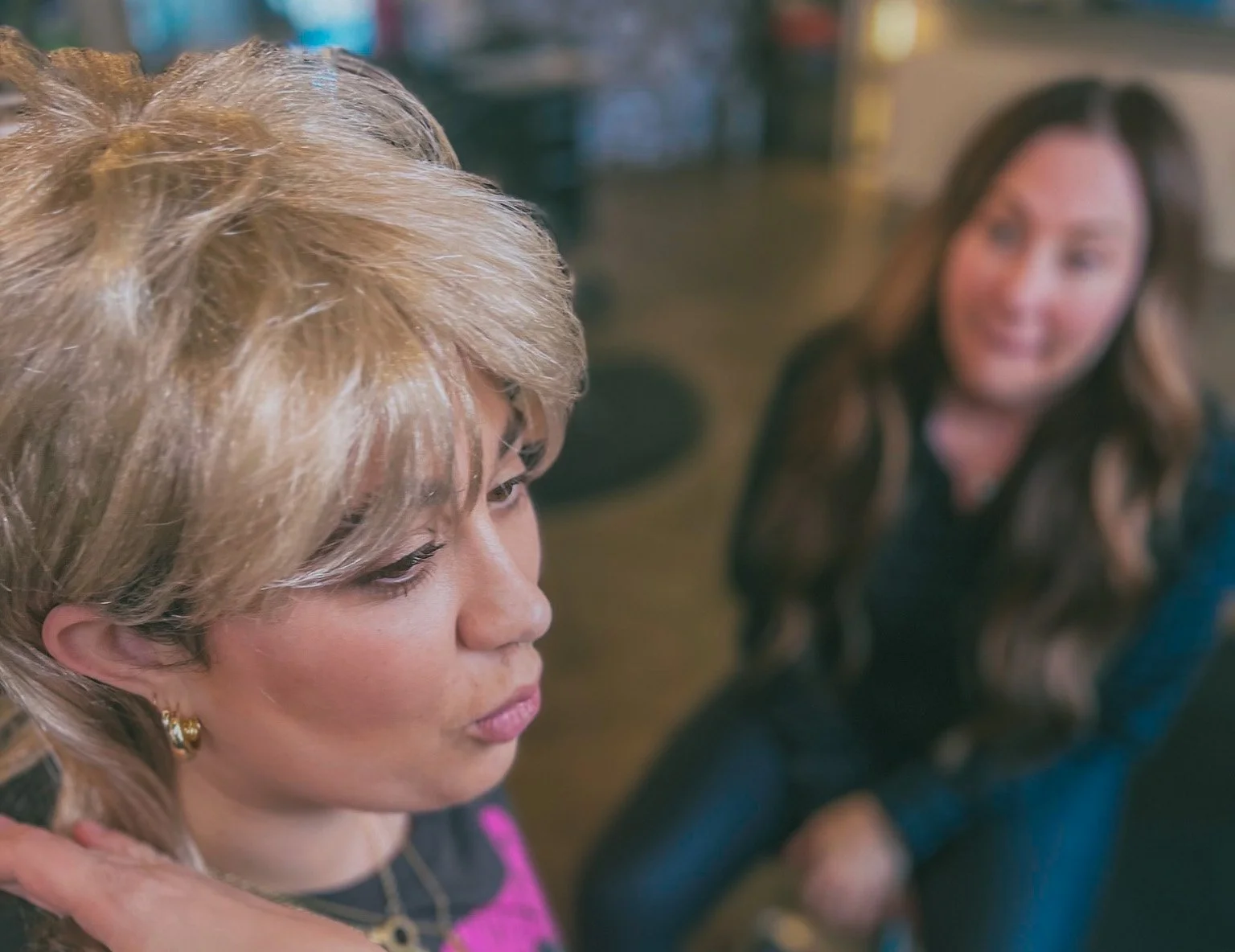 Sonia Nordmeyer talks with a guest about their "bad" hair.