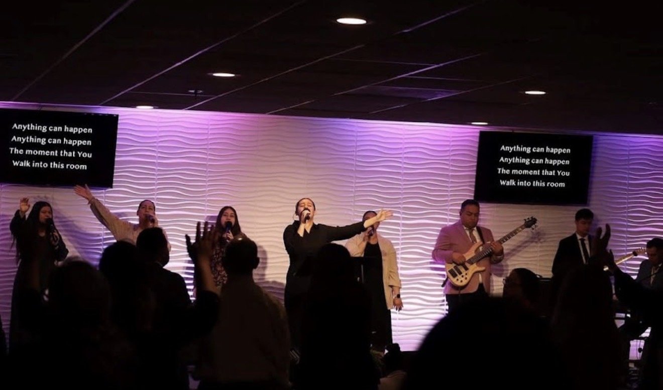 Church members singing and worshipping together at a Pentecostal church in Santa Maria