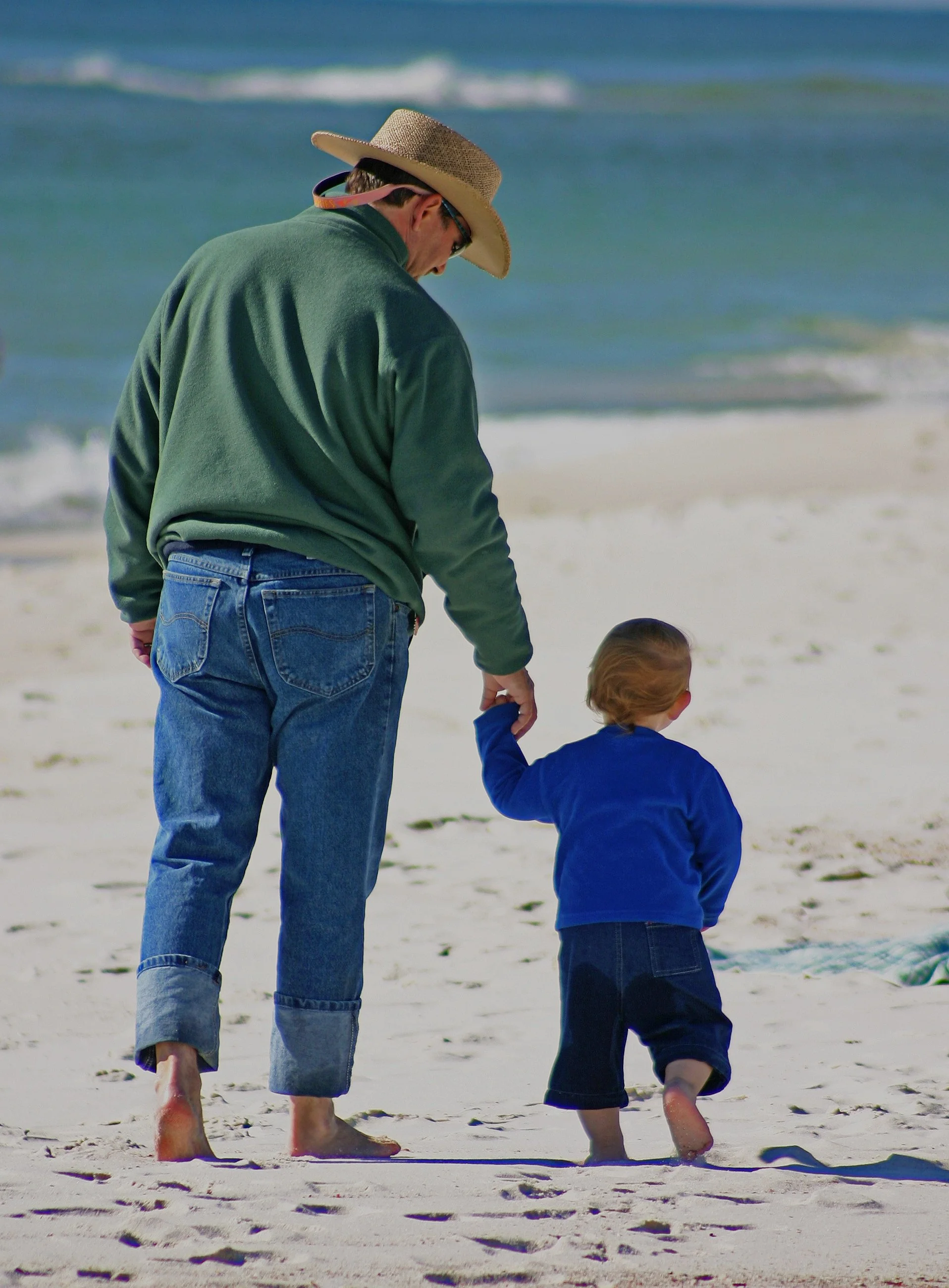 Daddy+%26+Me+-+Walking+on+the+Beach++cropped.jpg