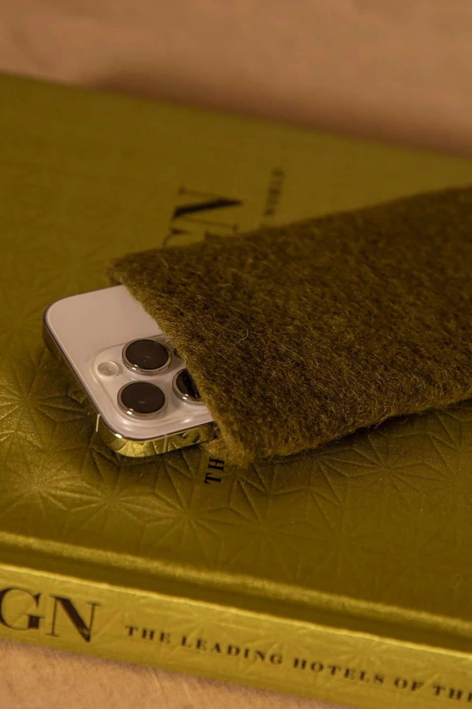 etui-telephone-mousse-2.jpg