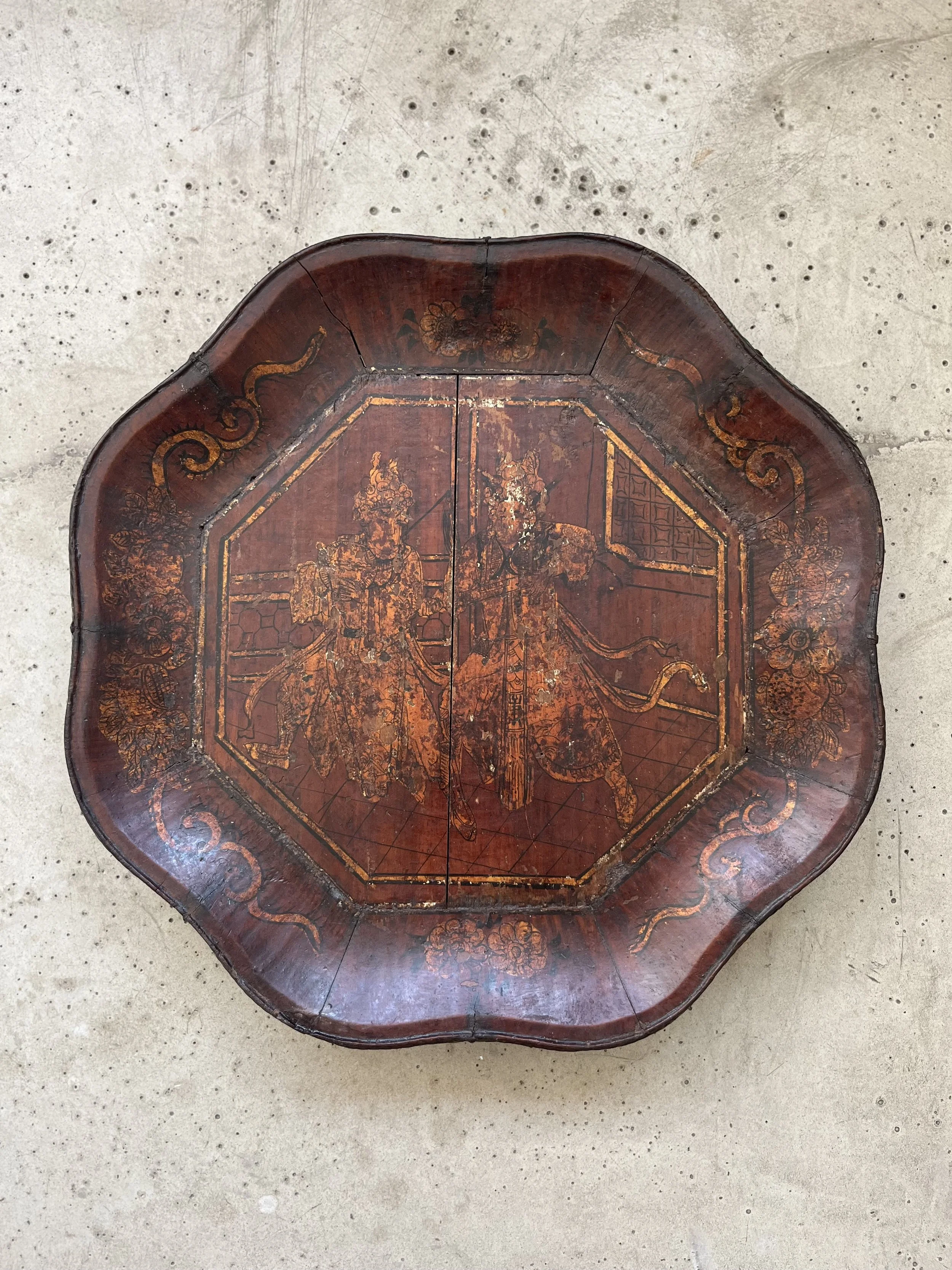 Lacquered-wood flower tray